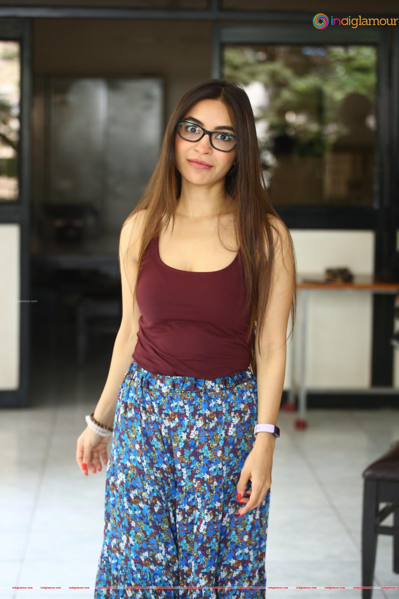Nikkesha Actress hd photo