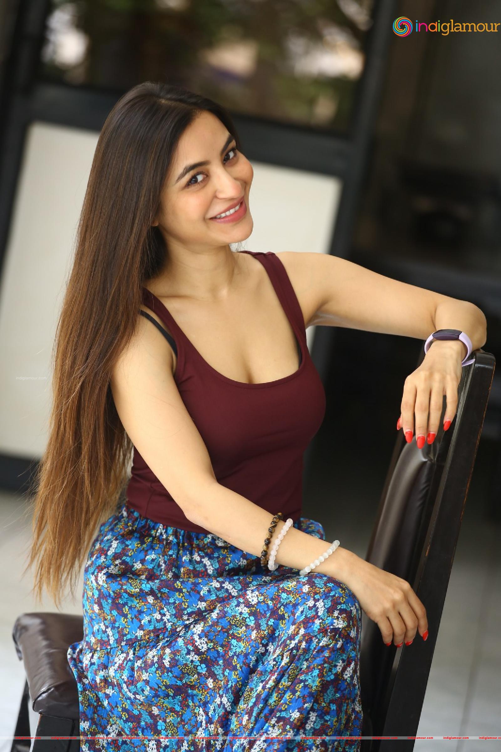 Nikkesha Actress hd photo
