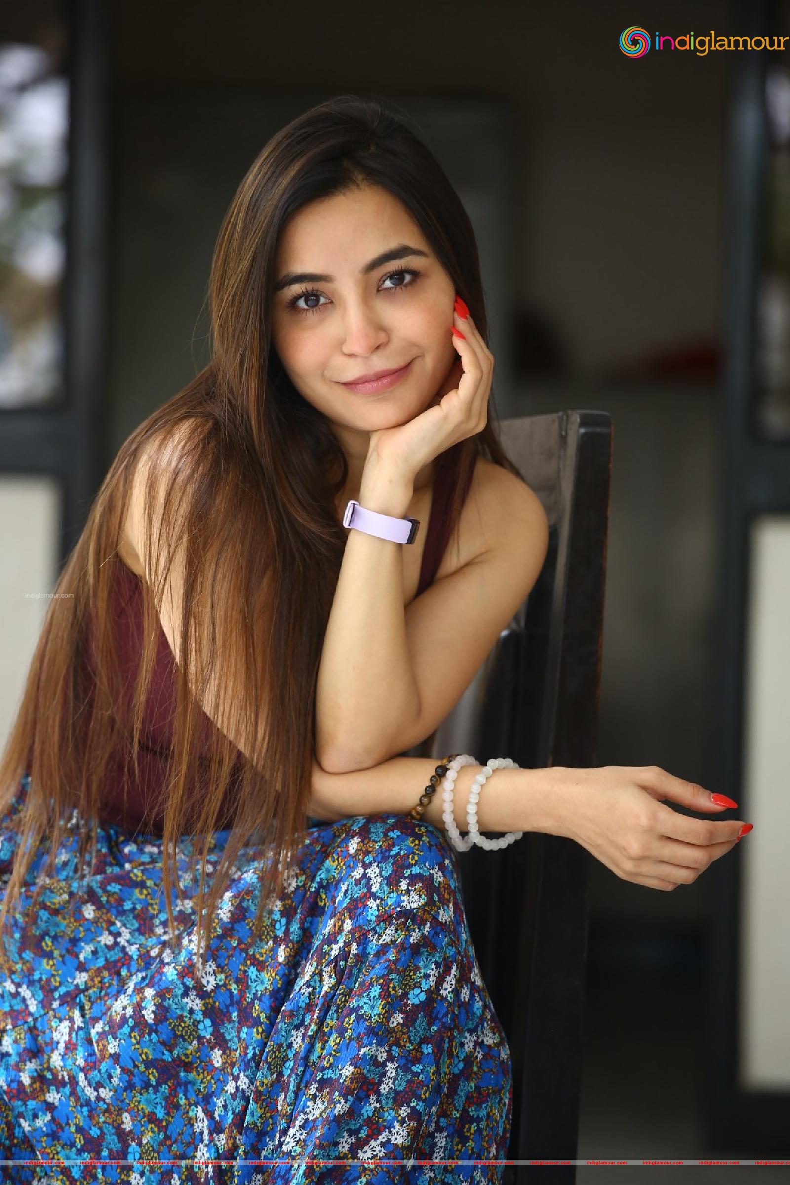 Nikkesha Actress hd photo