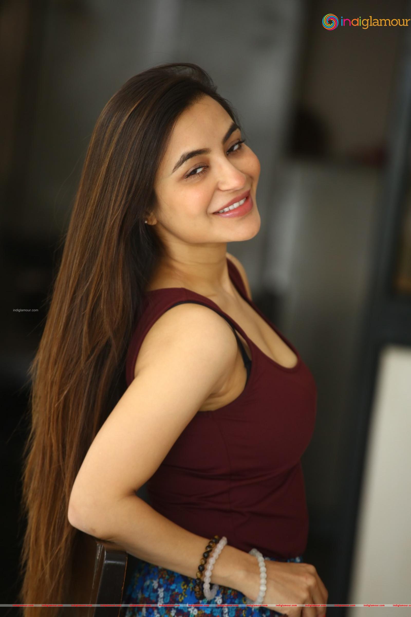 Nikkesha Actress hd photo