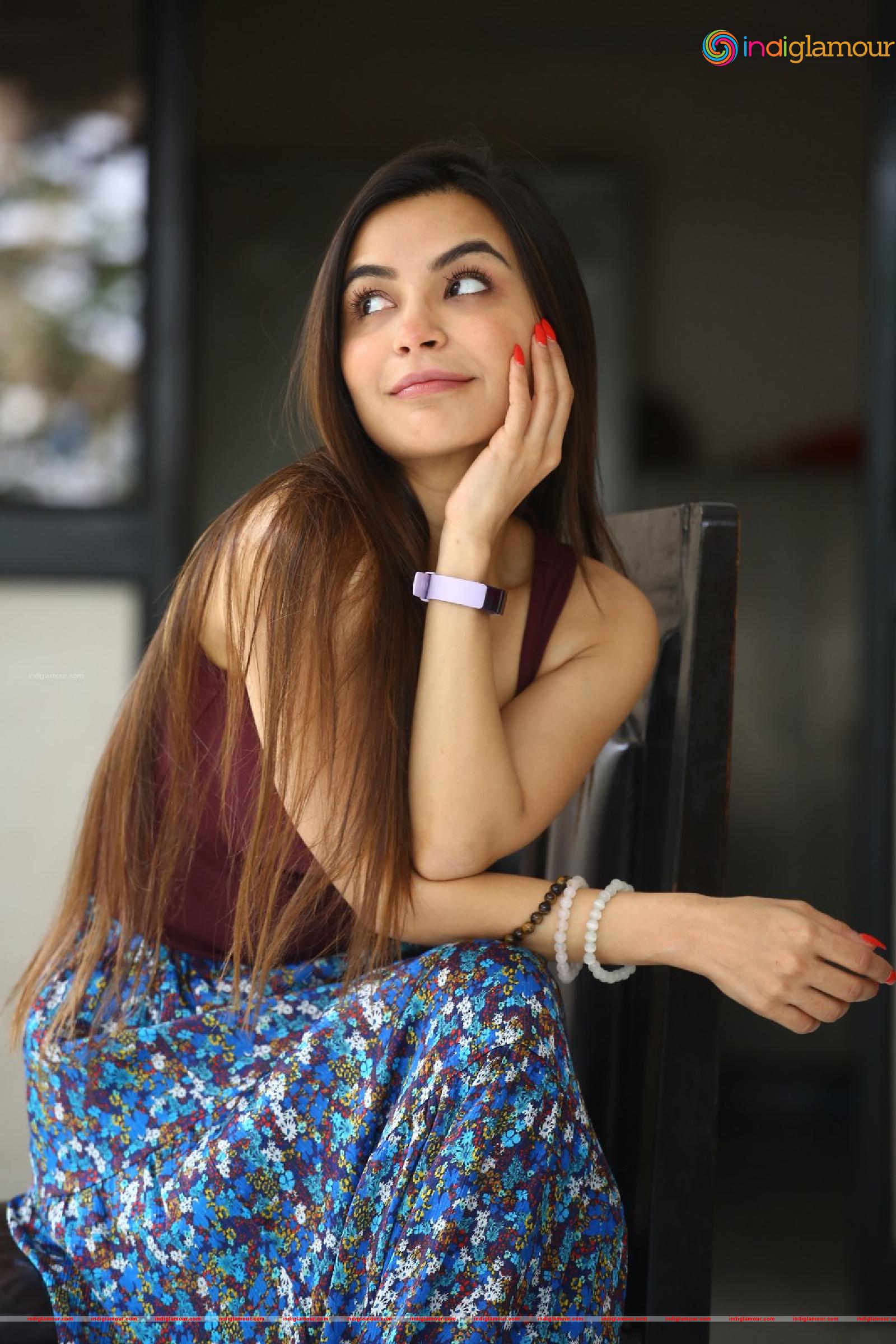 Nikkesha Actress hd photo