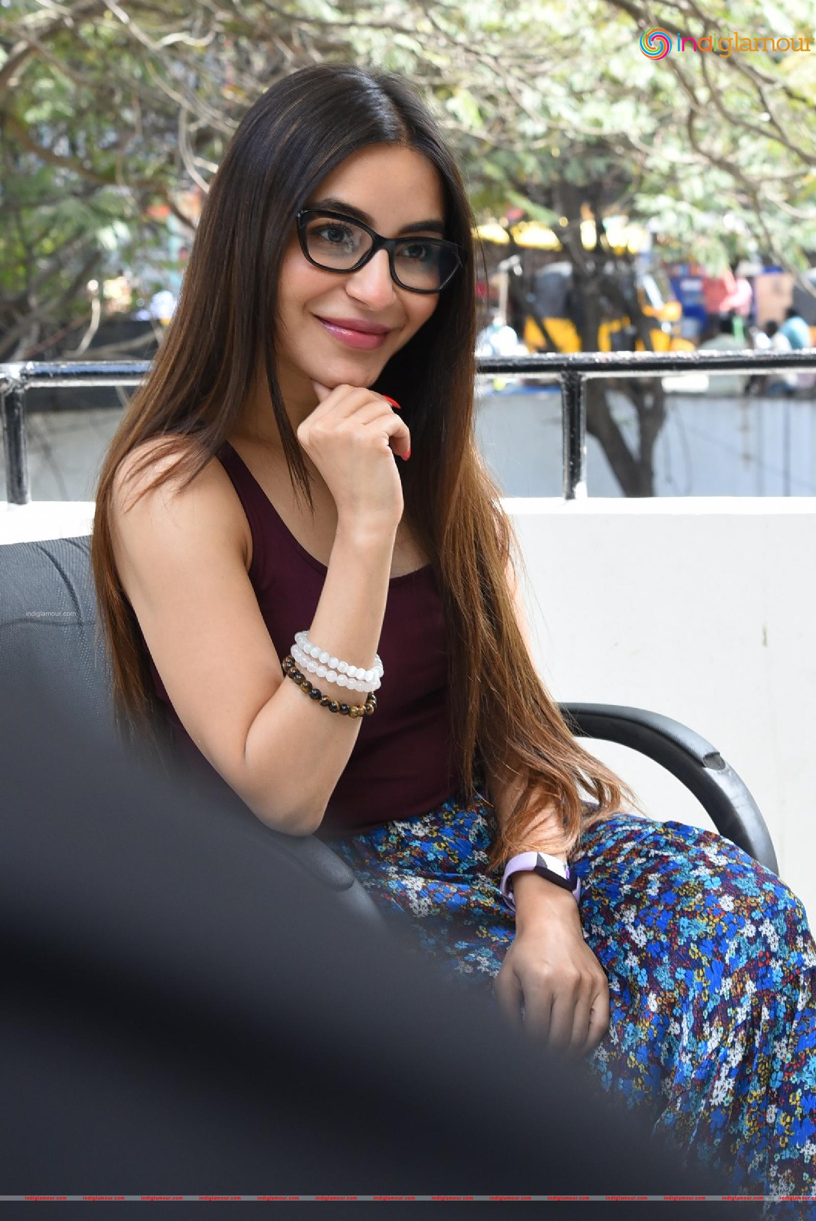 Nikkesha Actress hd photo