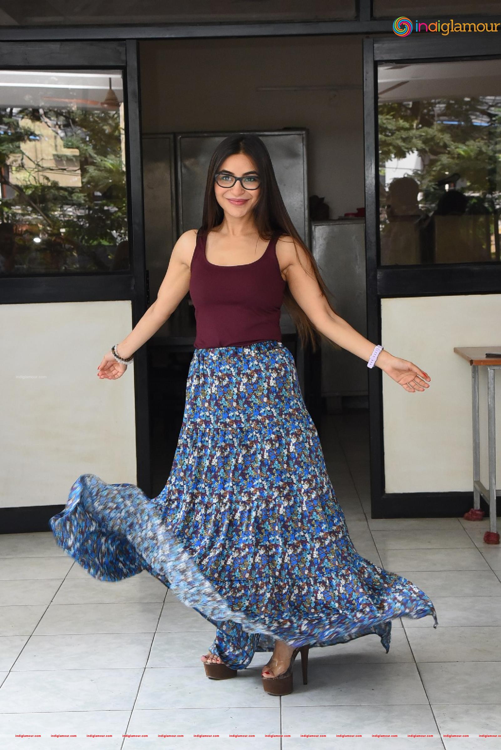 Nikkesha Actress hd photo