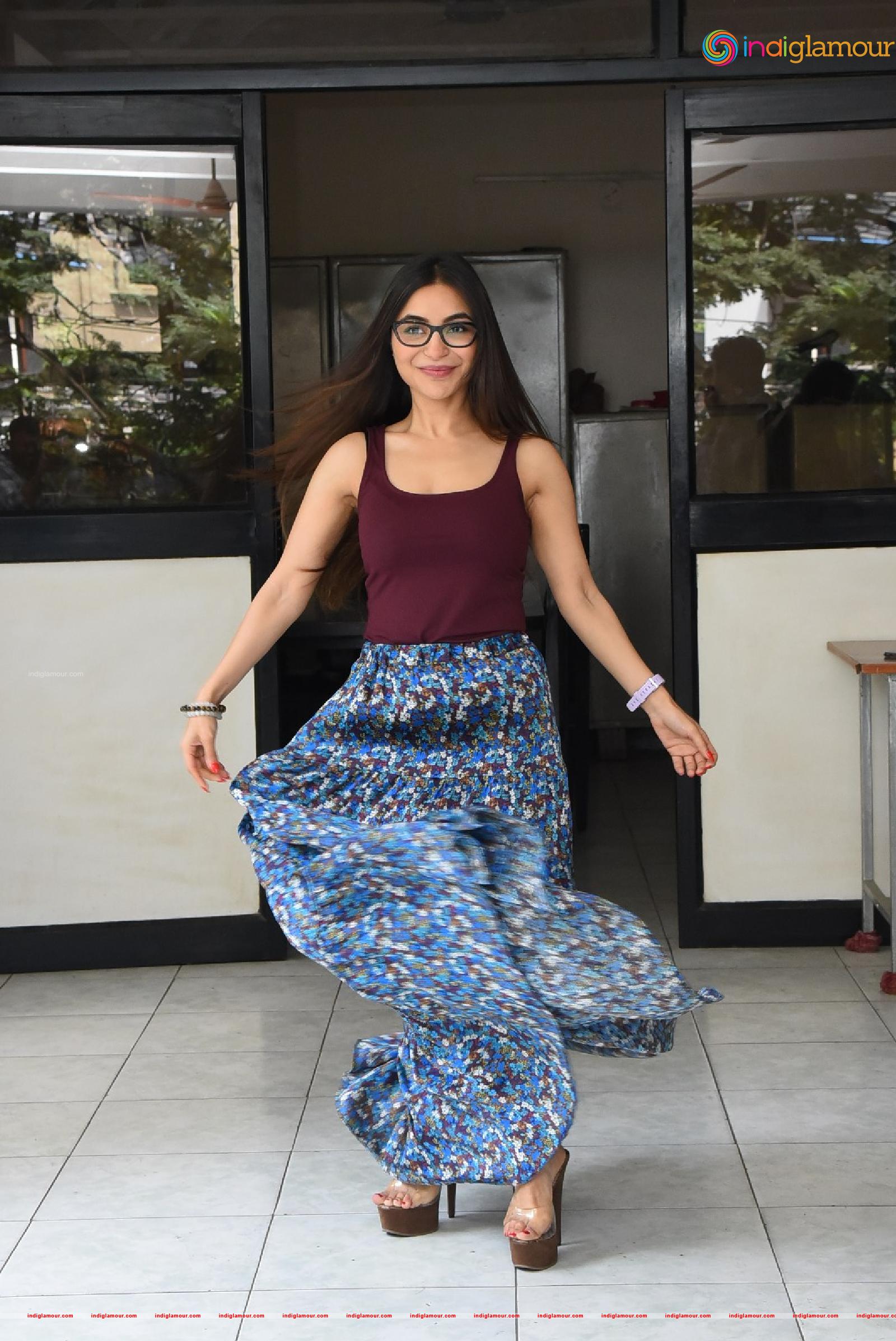 Nikkesha Actress hd photo
