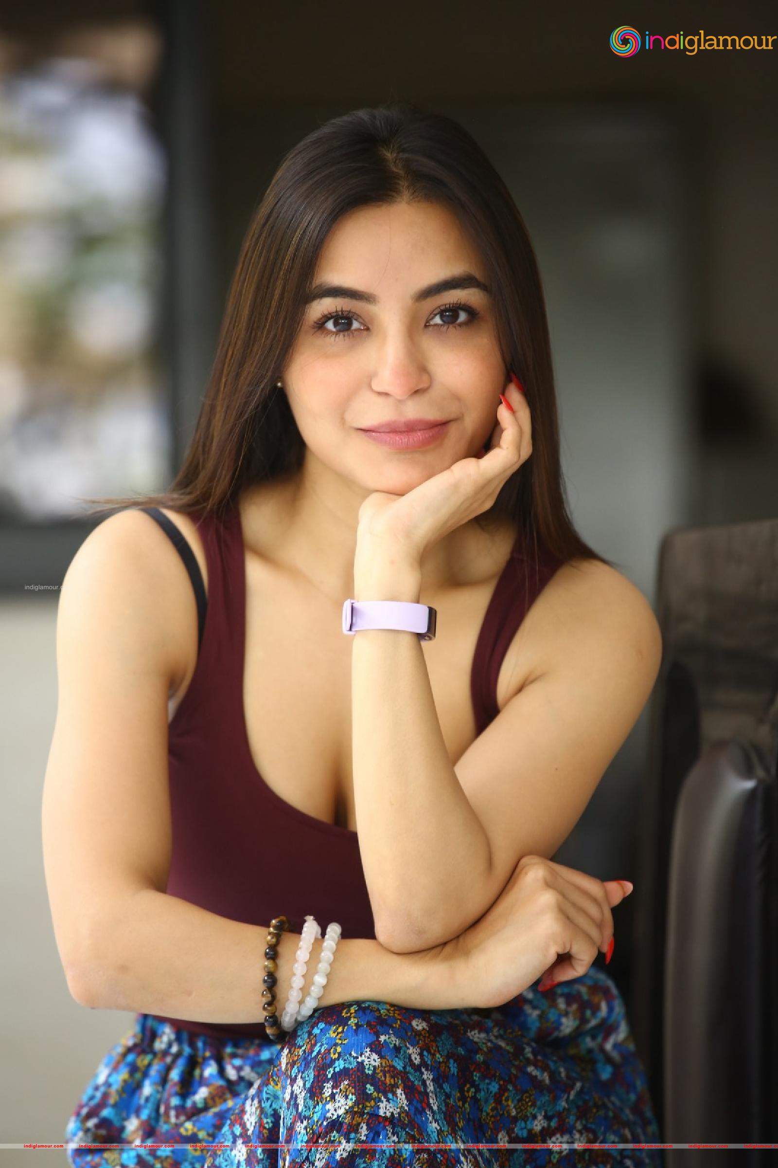 Nikkesha Actress hd photo
