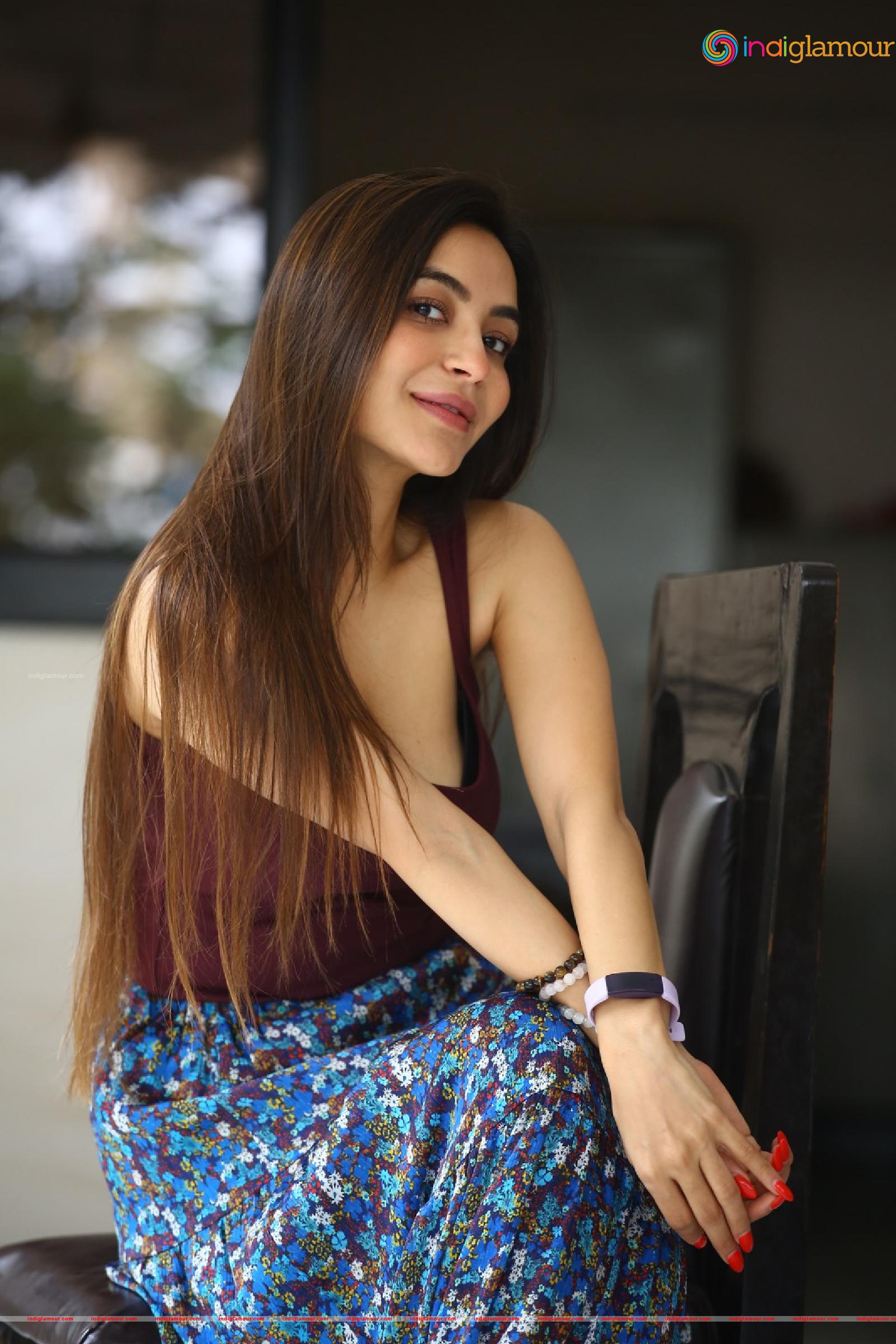 Nikkesha Actress hd photo
