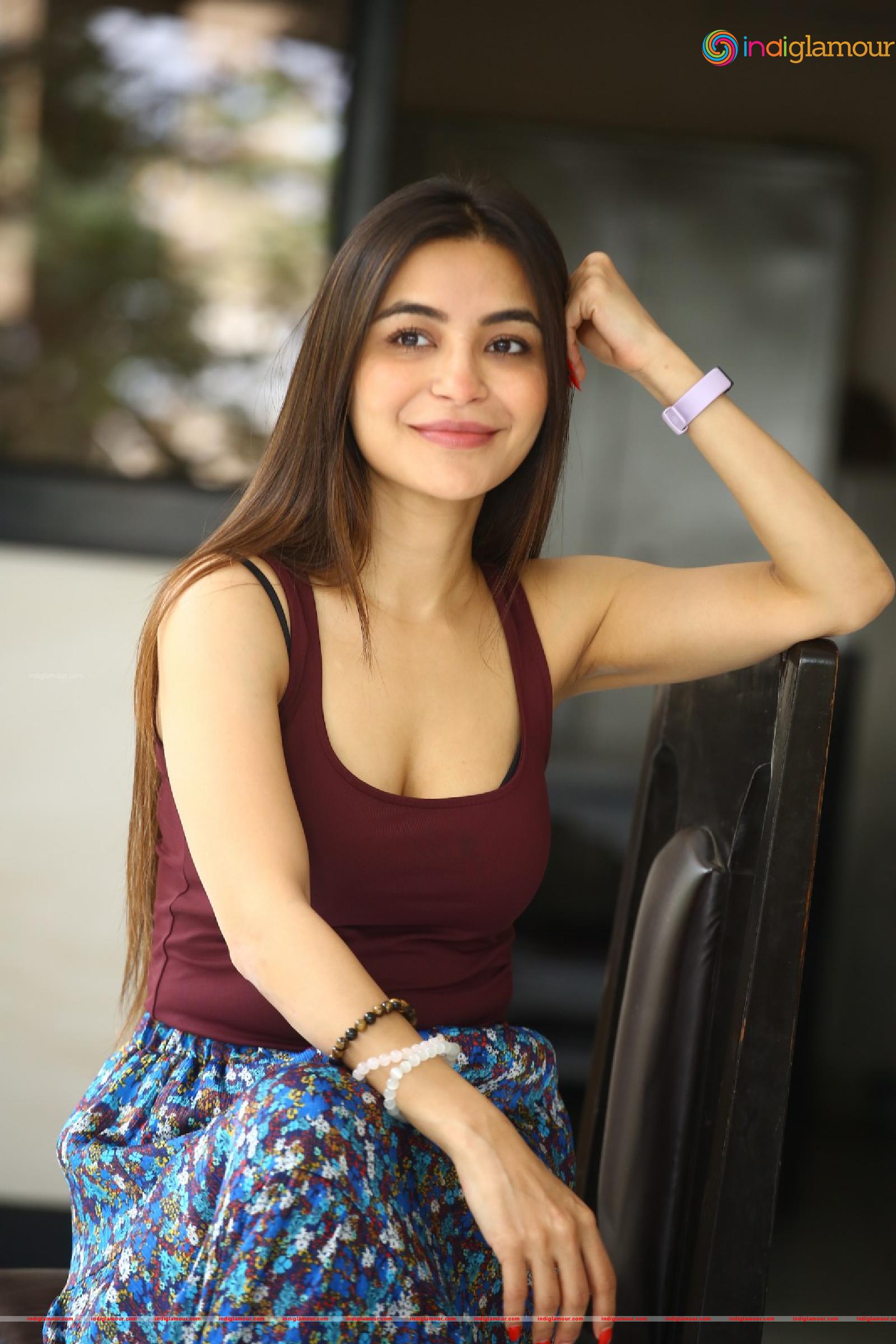 Nikkesha Actress hd photo