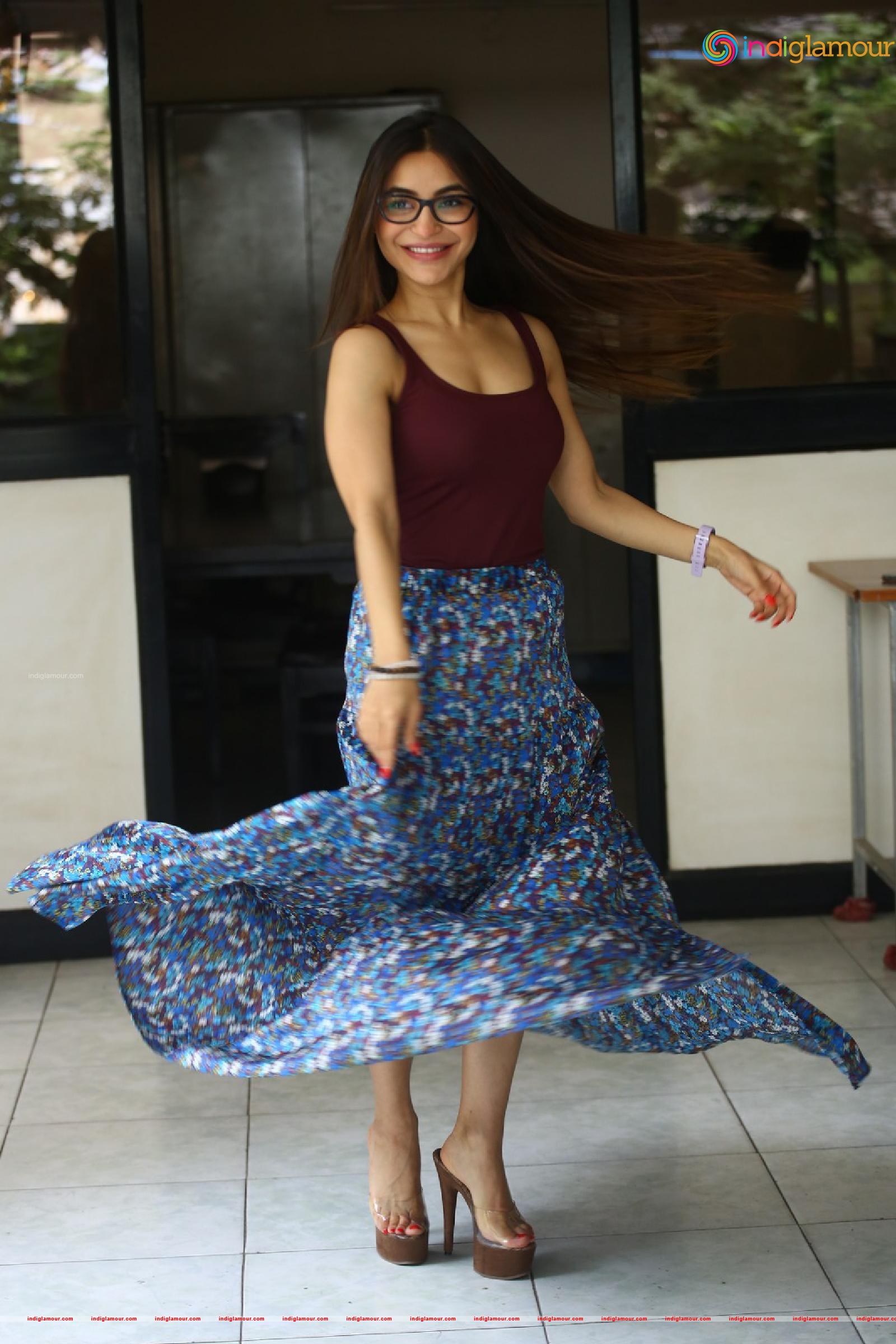 Nikkesha Actress hd photo