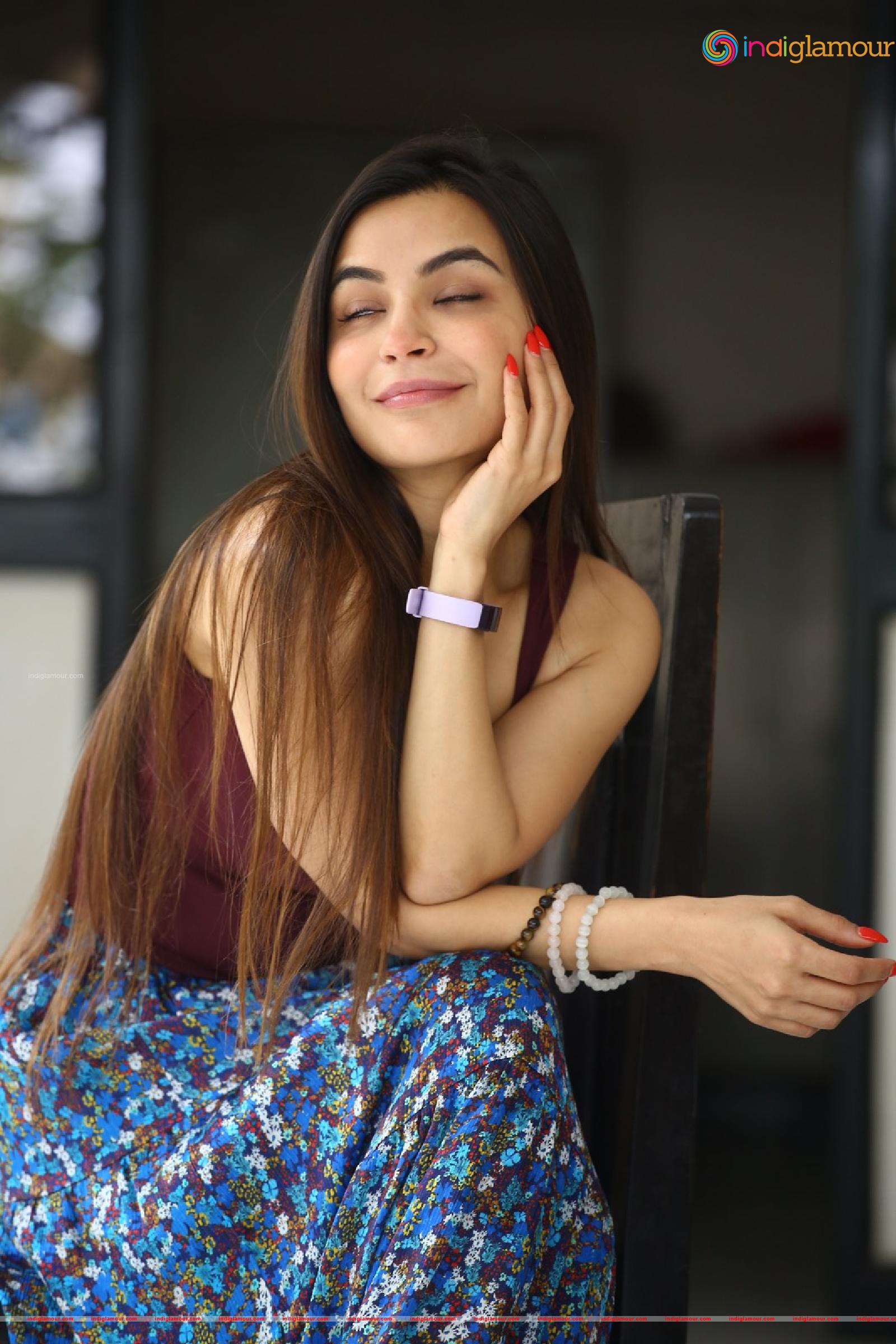 Nikkesha Actress hd photo