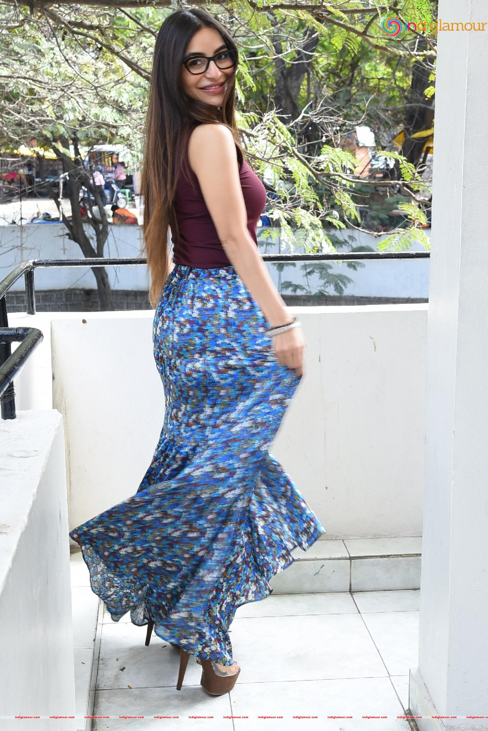 Nikkesha Actress hd photo