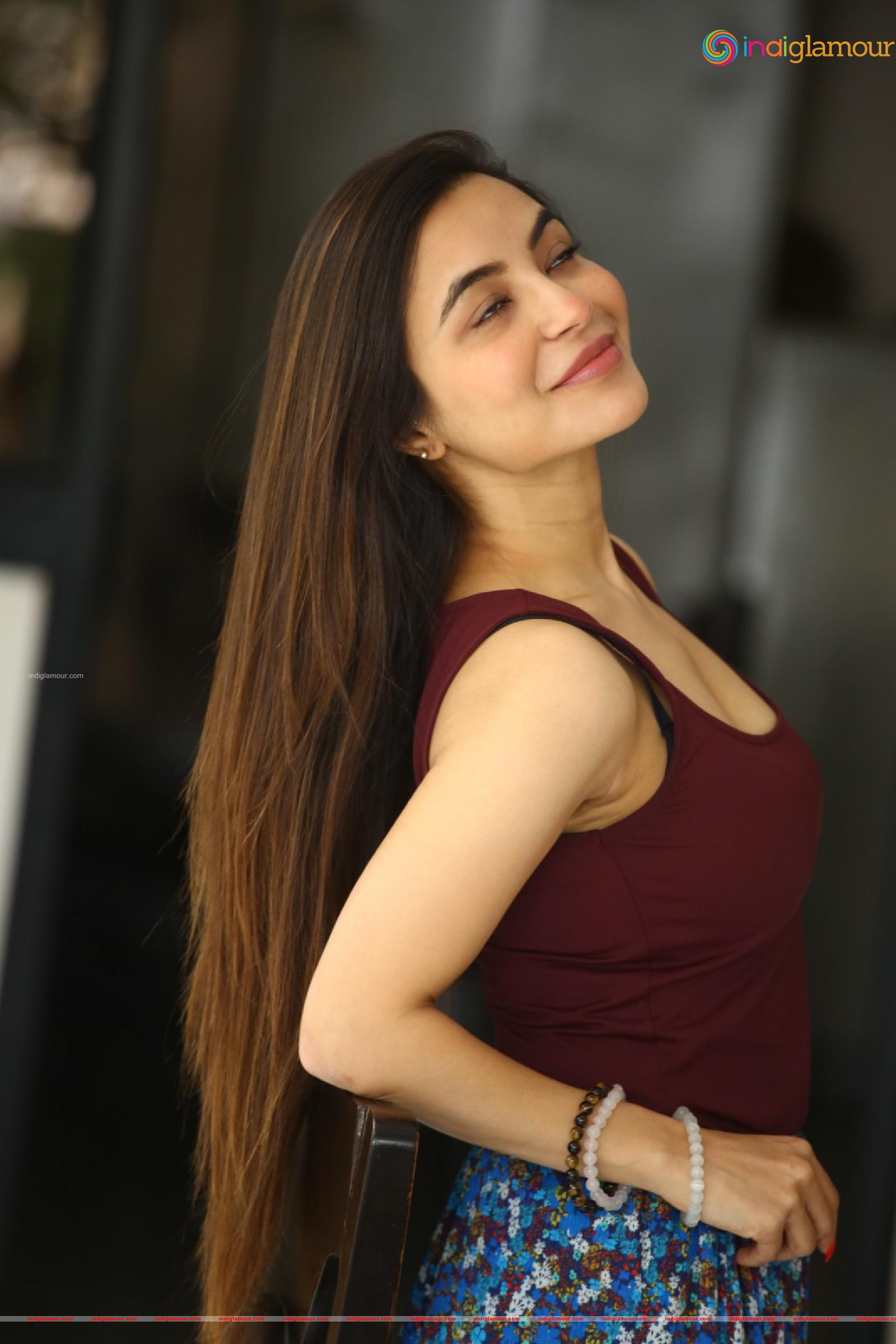 Nikkesha Actress hd photo