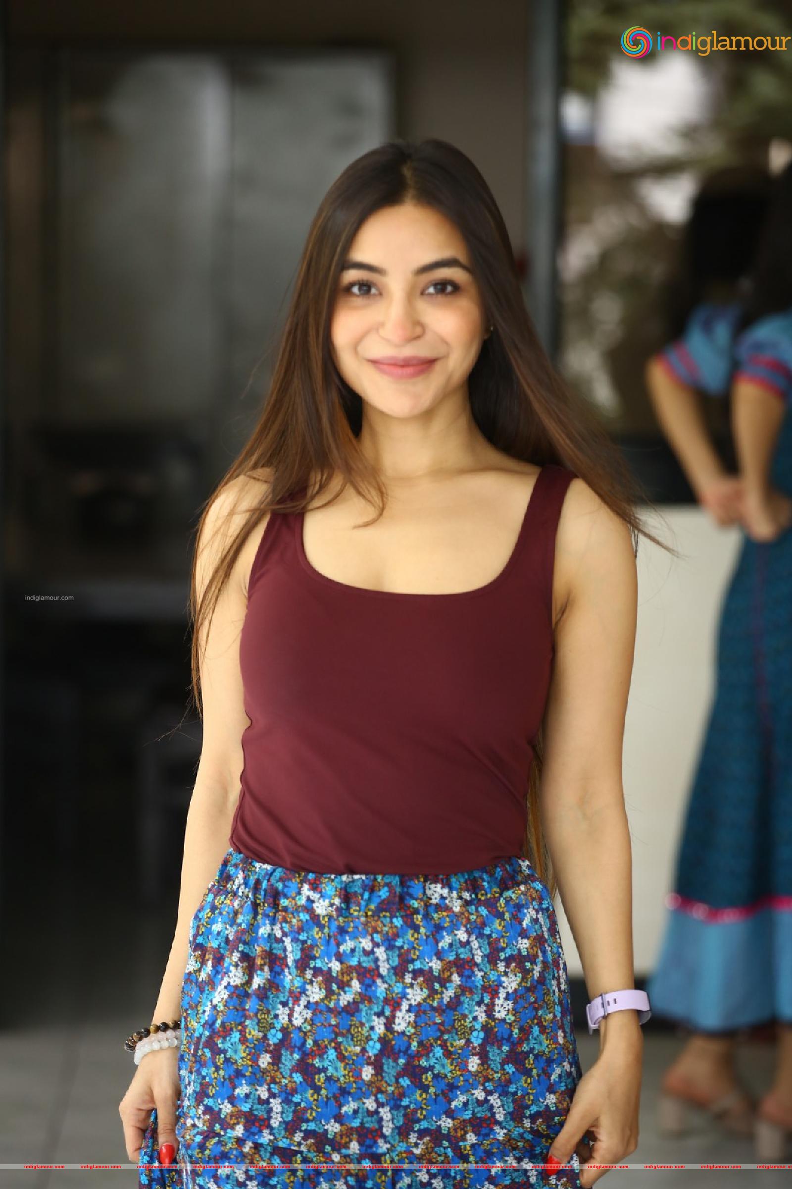 Nikkesha Actress hd photo