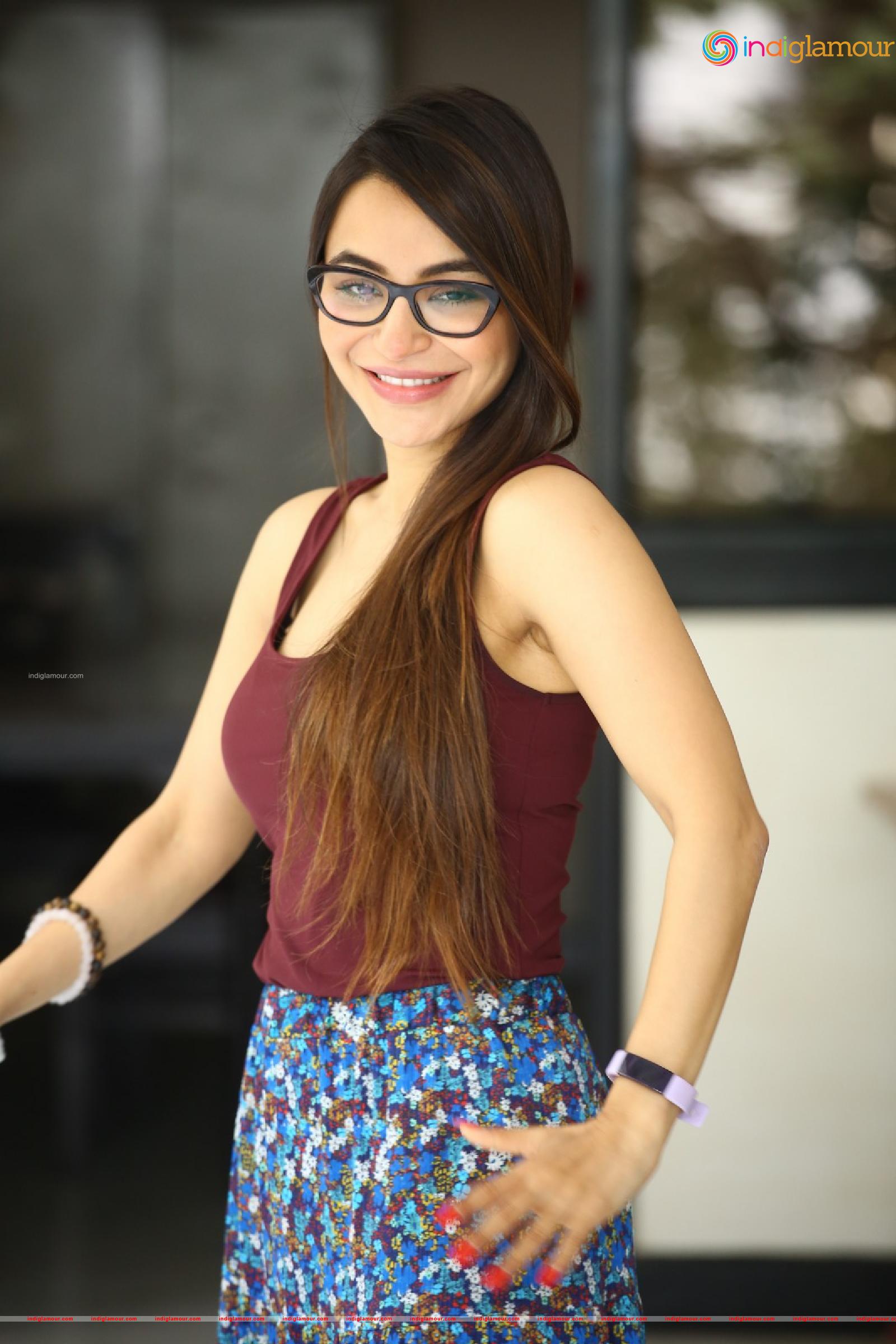 Nikkesha Actress hd photo