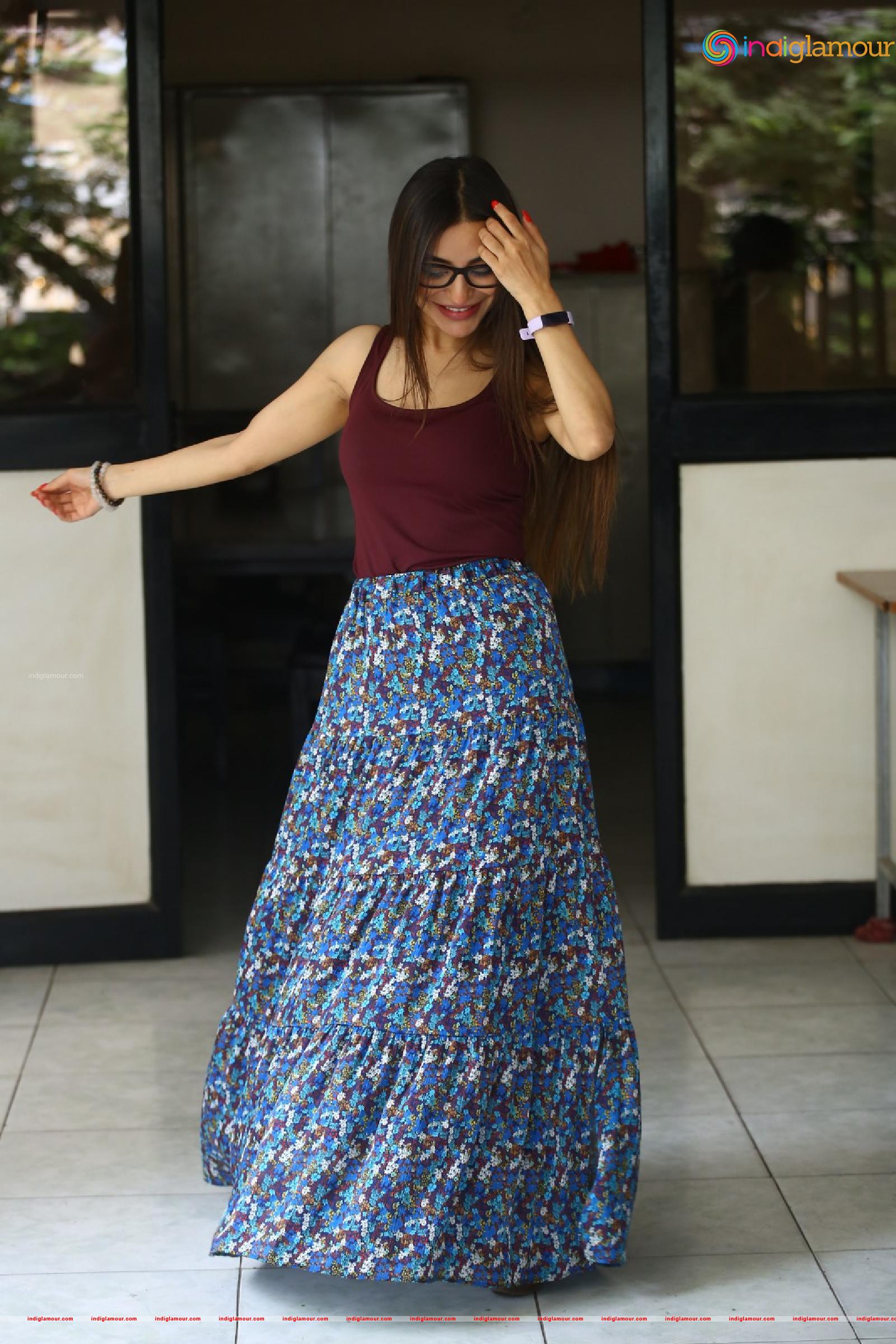 Nikkesha Actress hd photo