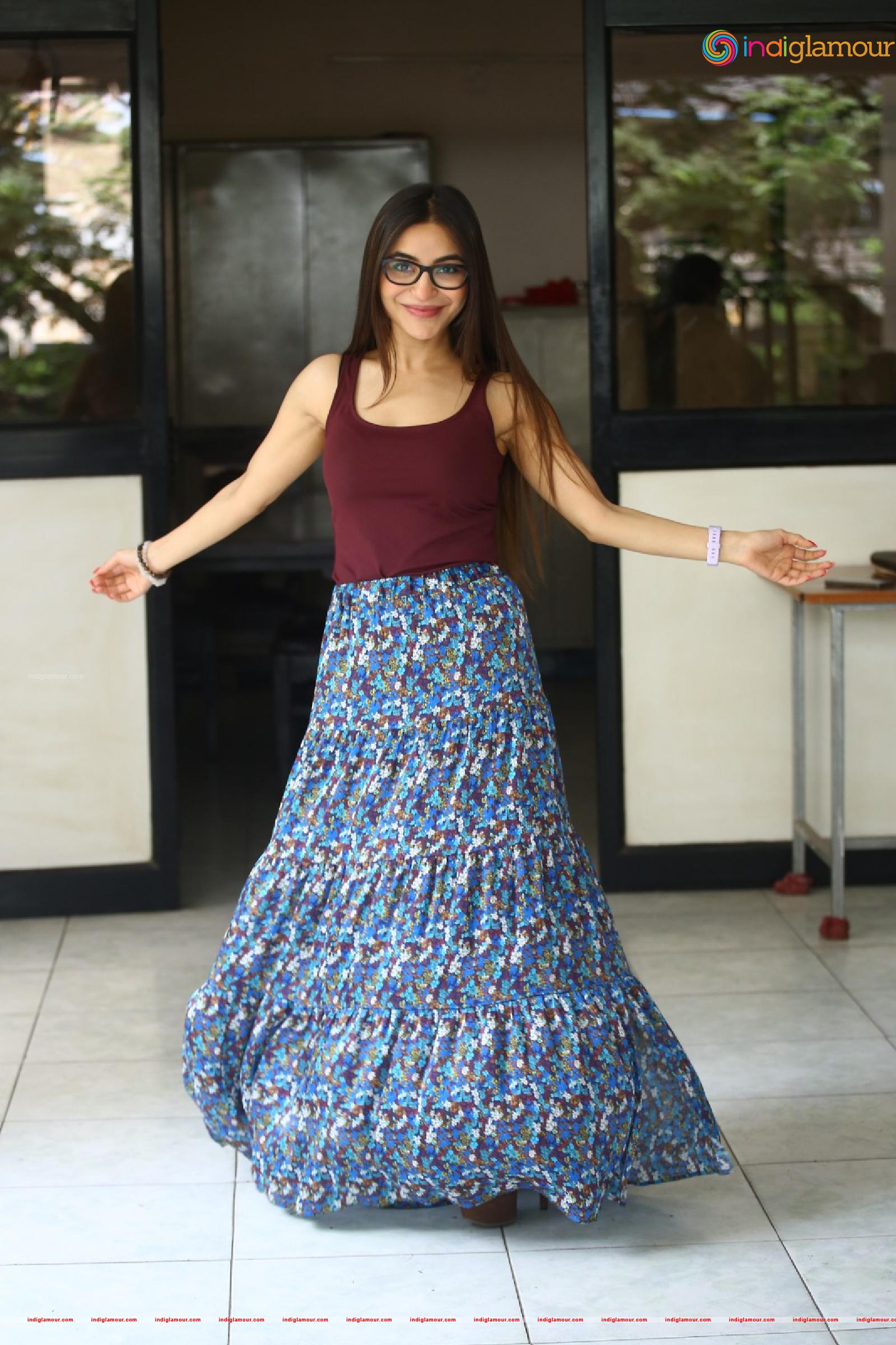 Nikkesha Actress hd photo