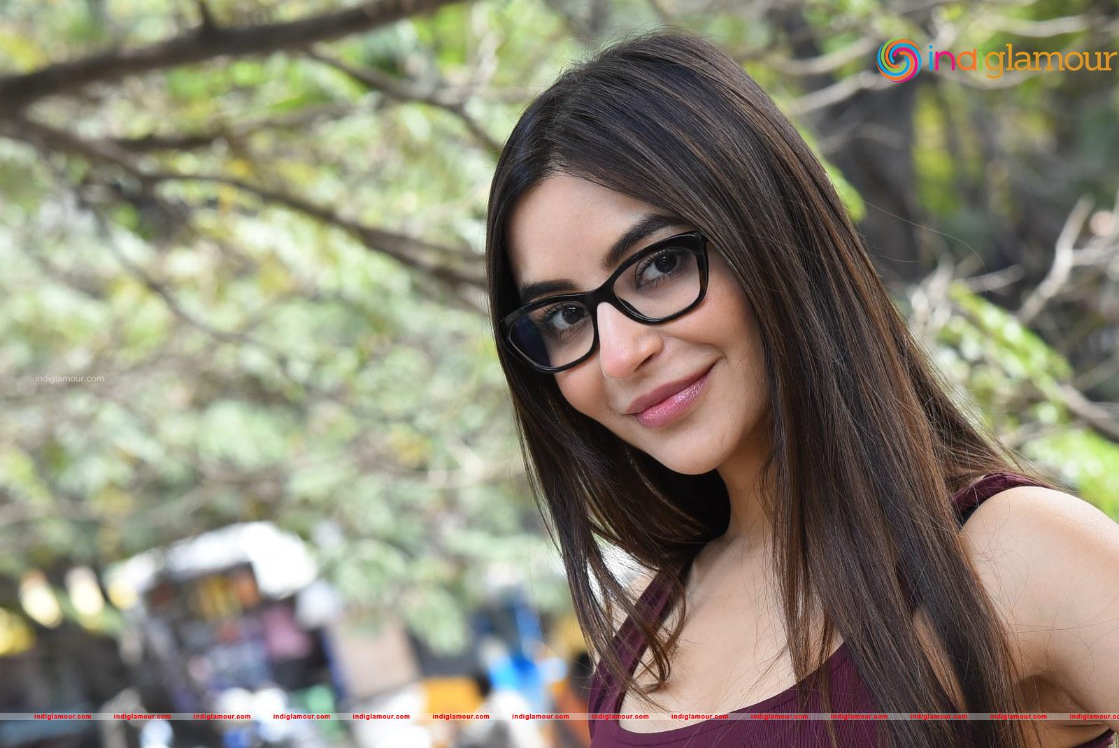 Nikkesha Actress hd photo