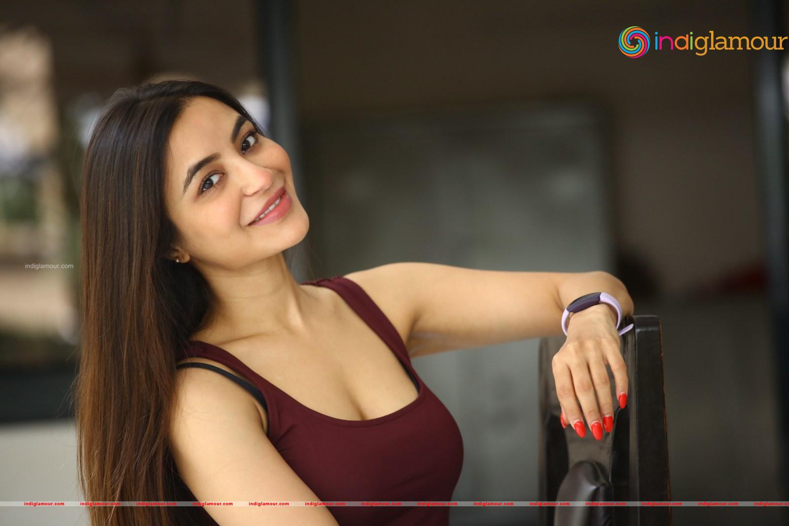 Nikkesha Actress hd photo