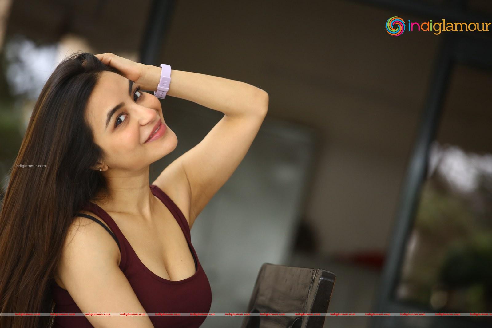 Nikkesha Actress hd photo