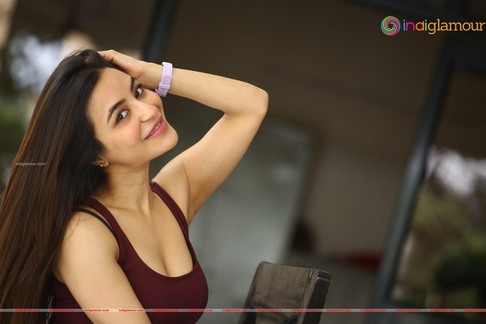Nikkesha Actress hd photo