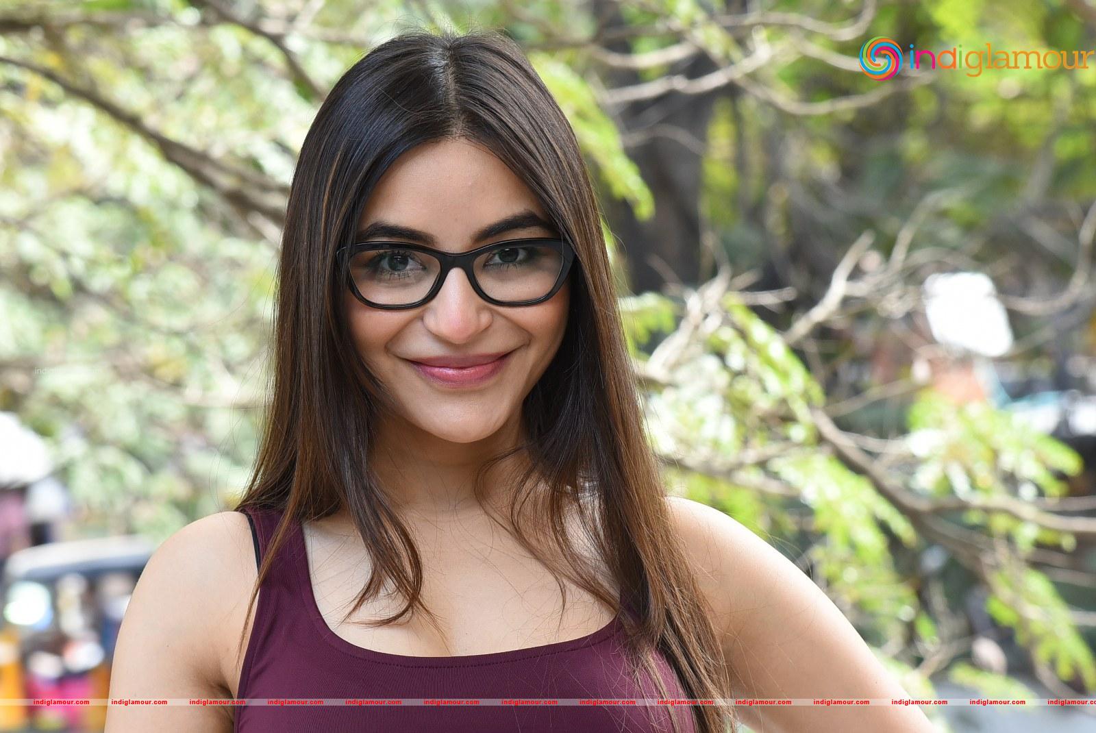 Nikkesha Actress hd photo