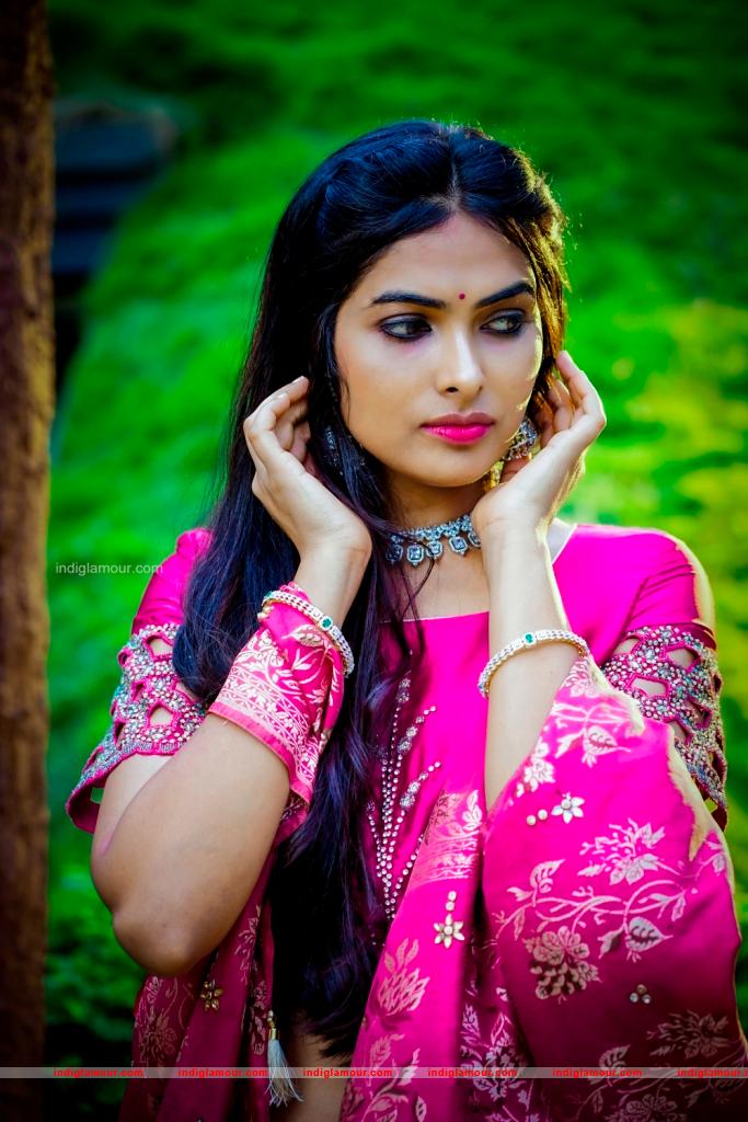 Divi Vadthya Actress hd photo