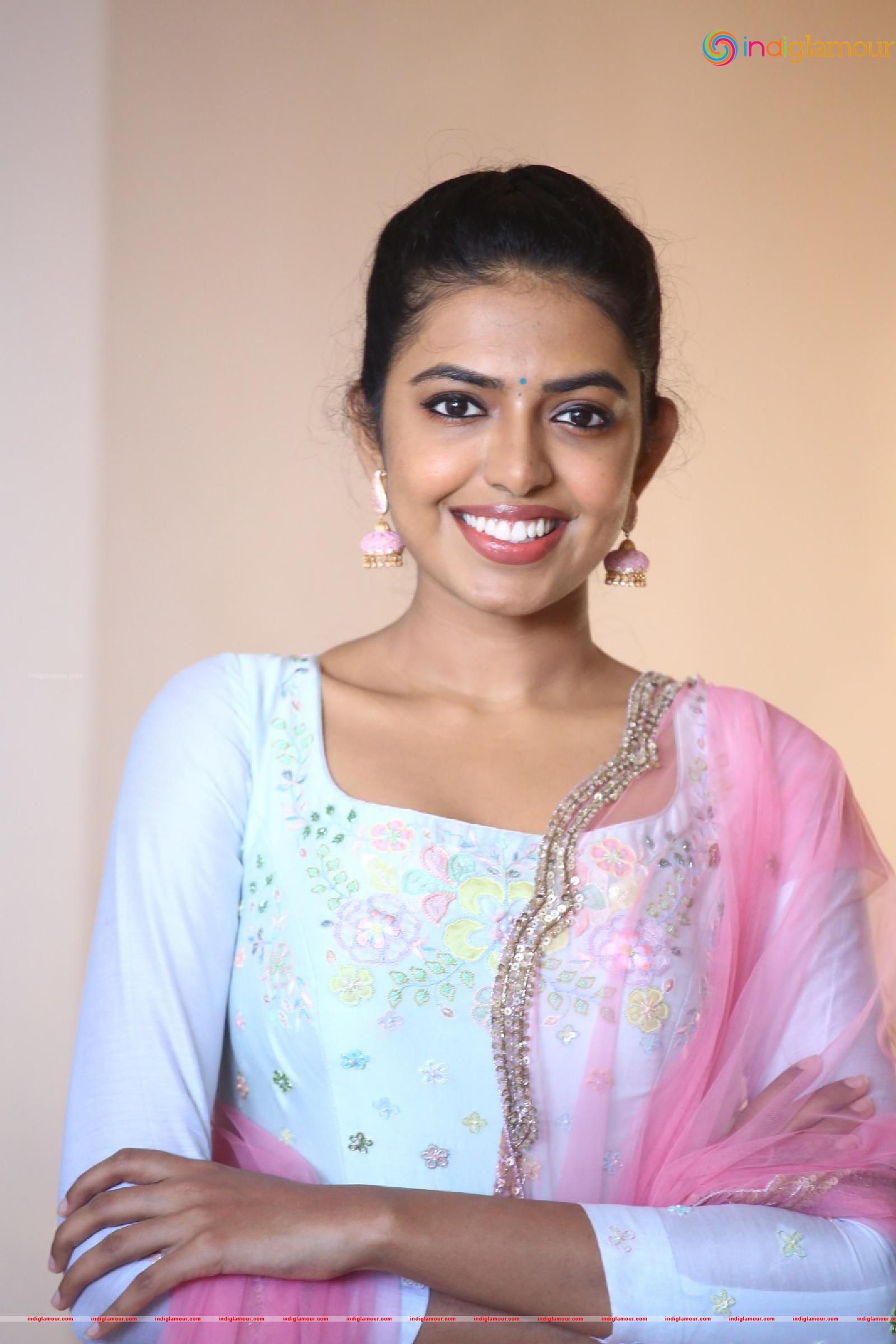 Shivani Rajasekhar Actress hd photo