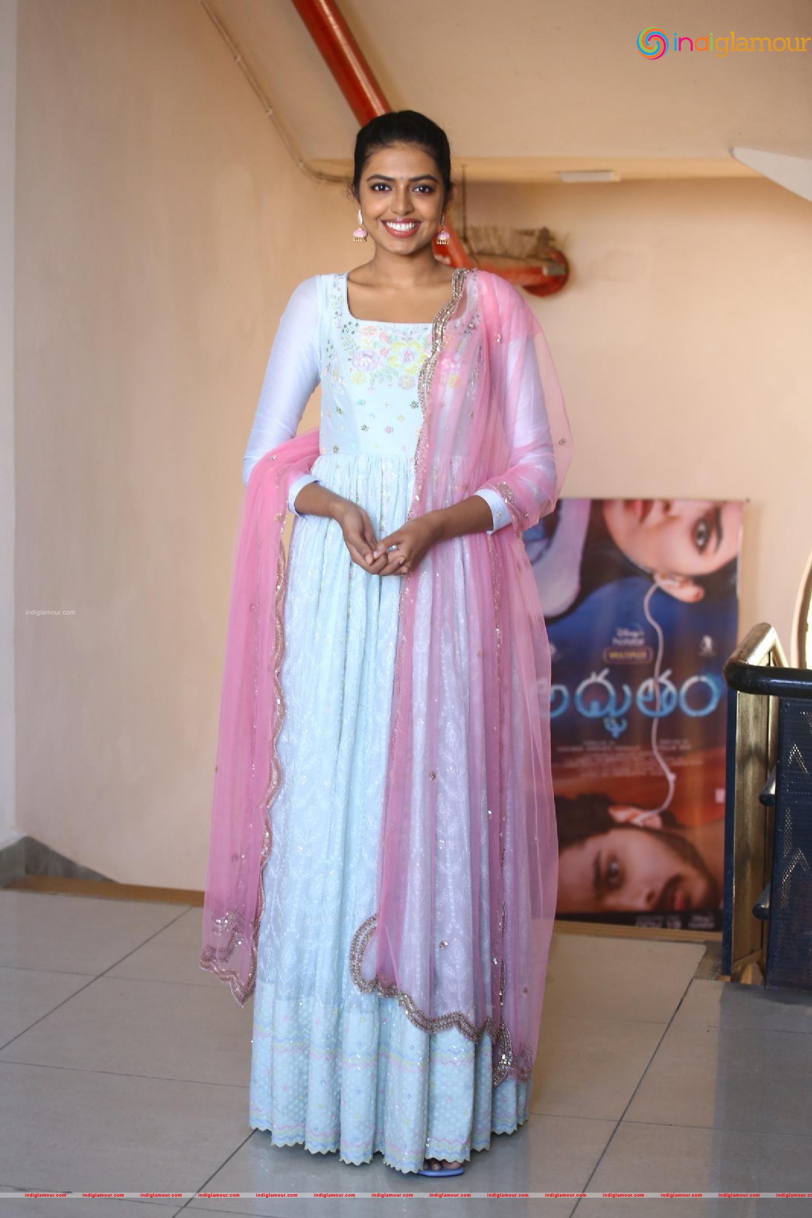 Shivani Rajasekhar Actress hd photo