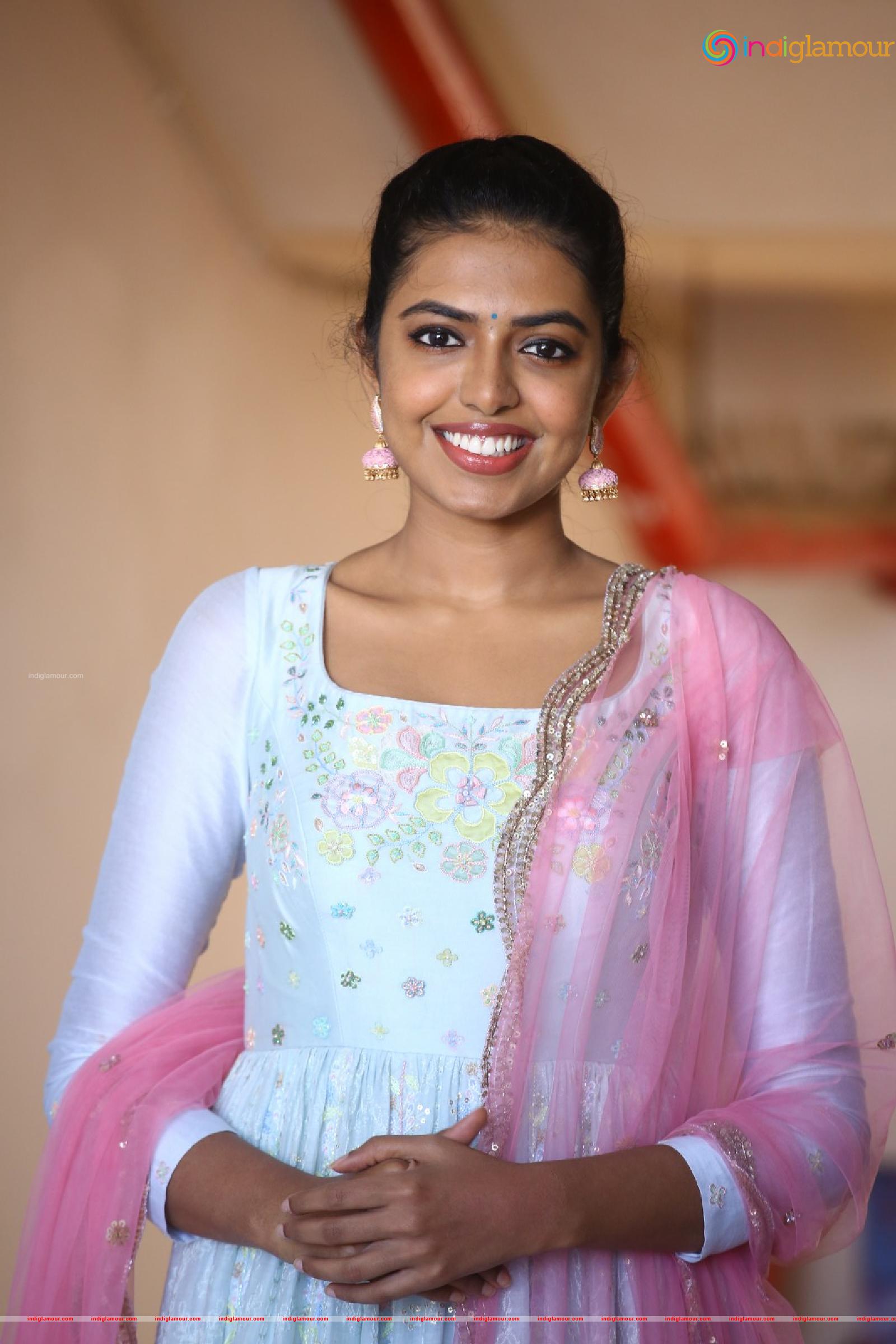 Shivani Rajasekhar Actress hd photo