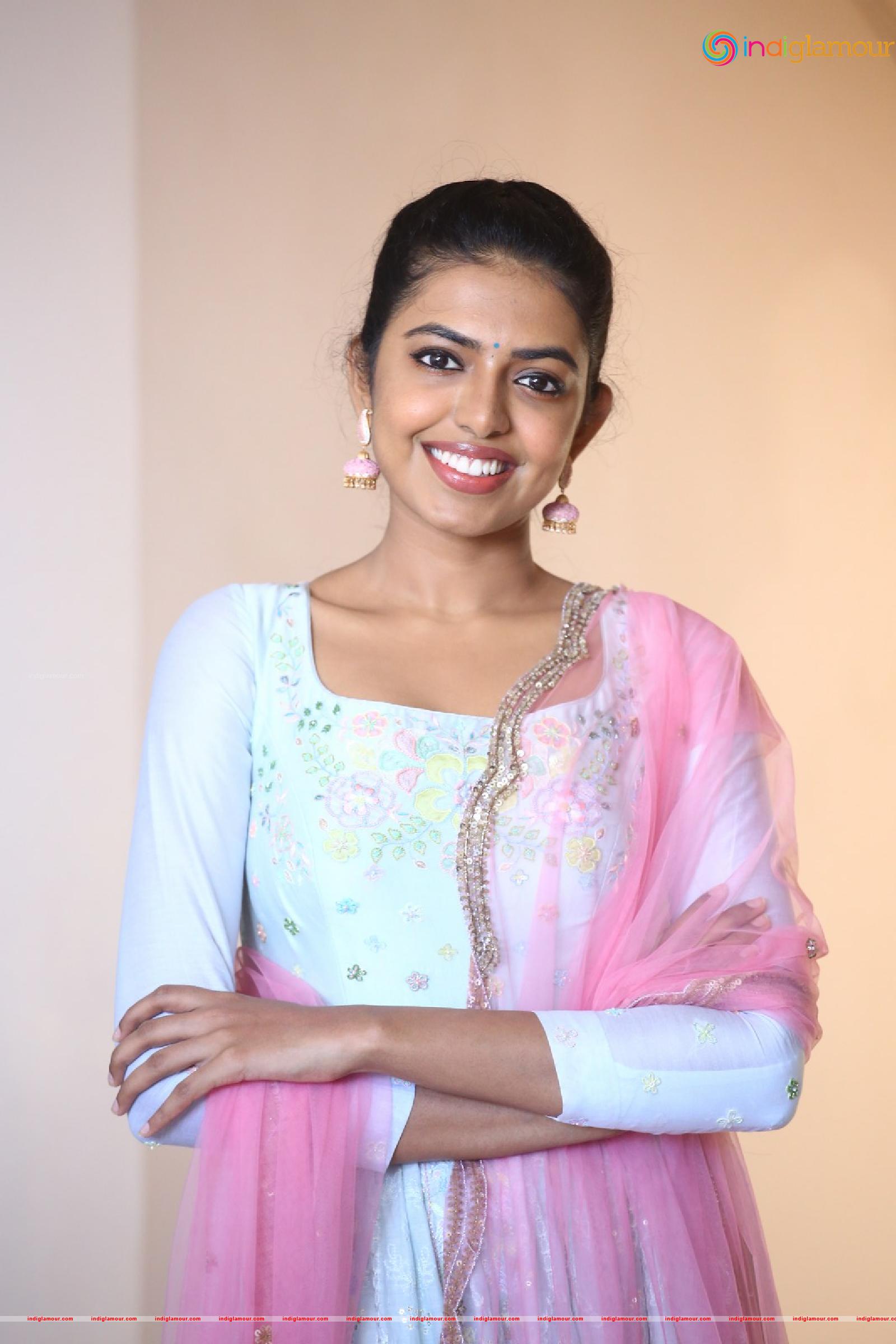 Shivani Rajasekhar Actress hd photo