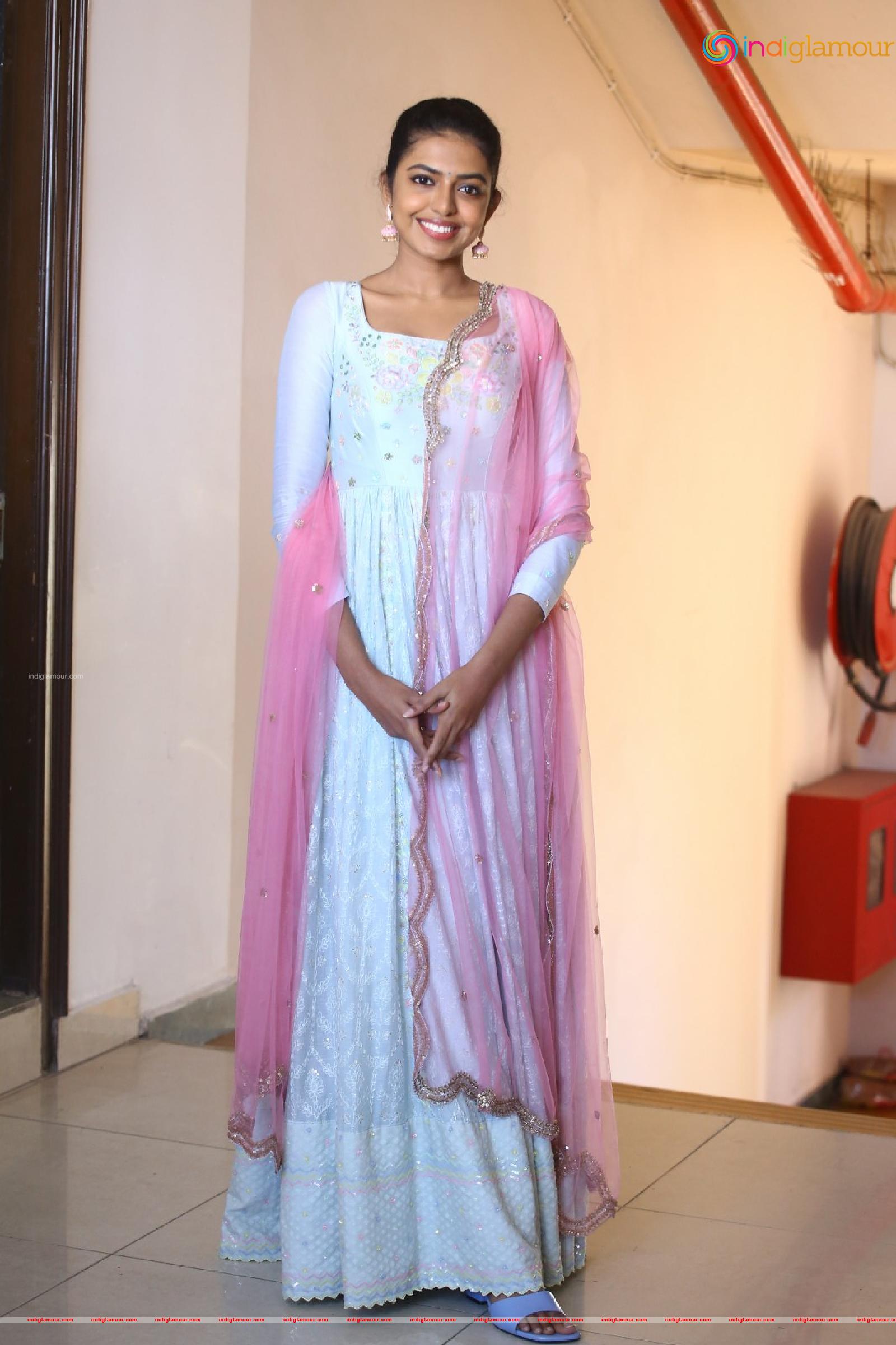 Shivani Rajasekhar Actress hd photo