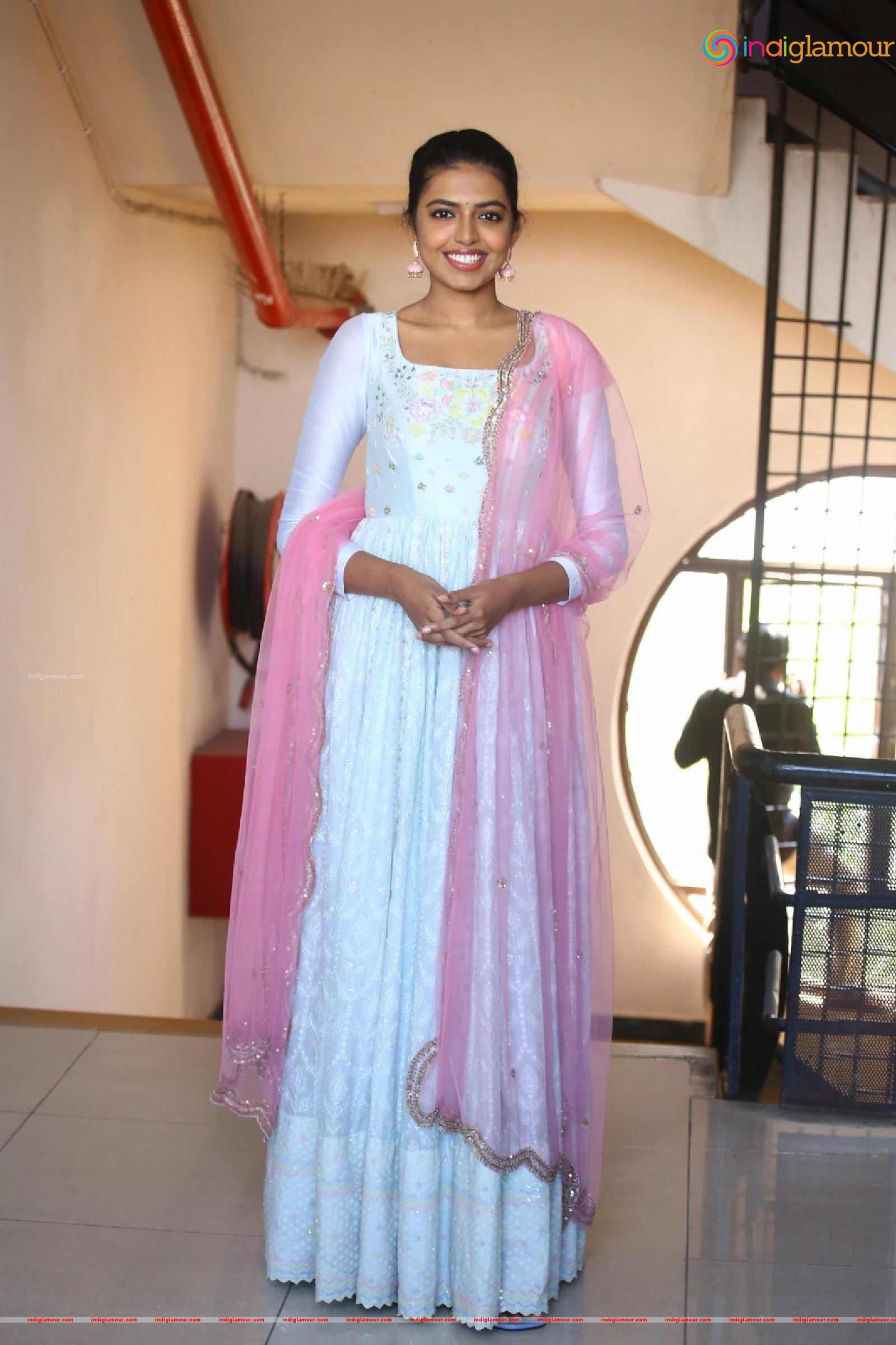 Shivani Rajasekhar Actress hd photo