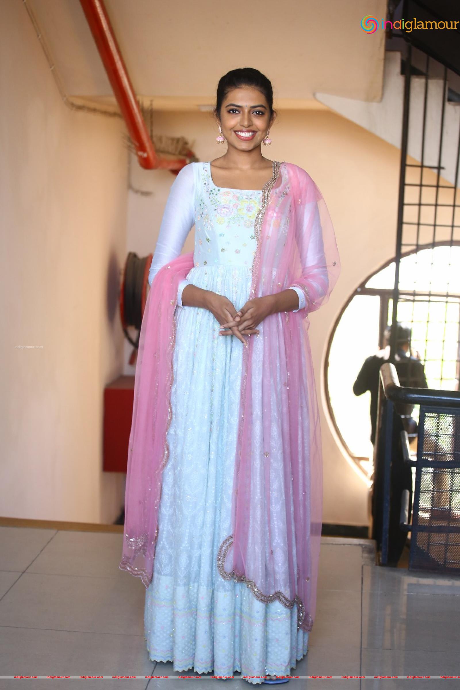 Shivani Rajasekhar Actress hd photo
