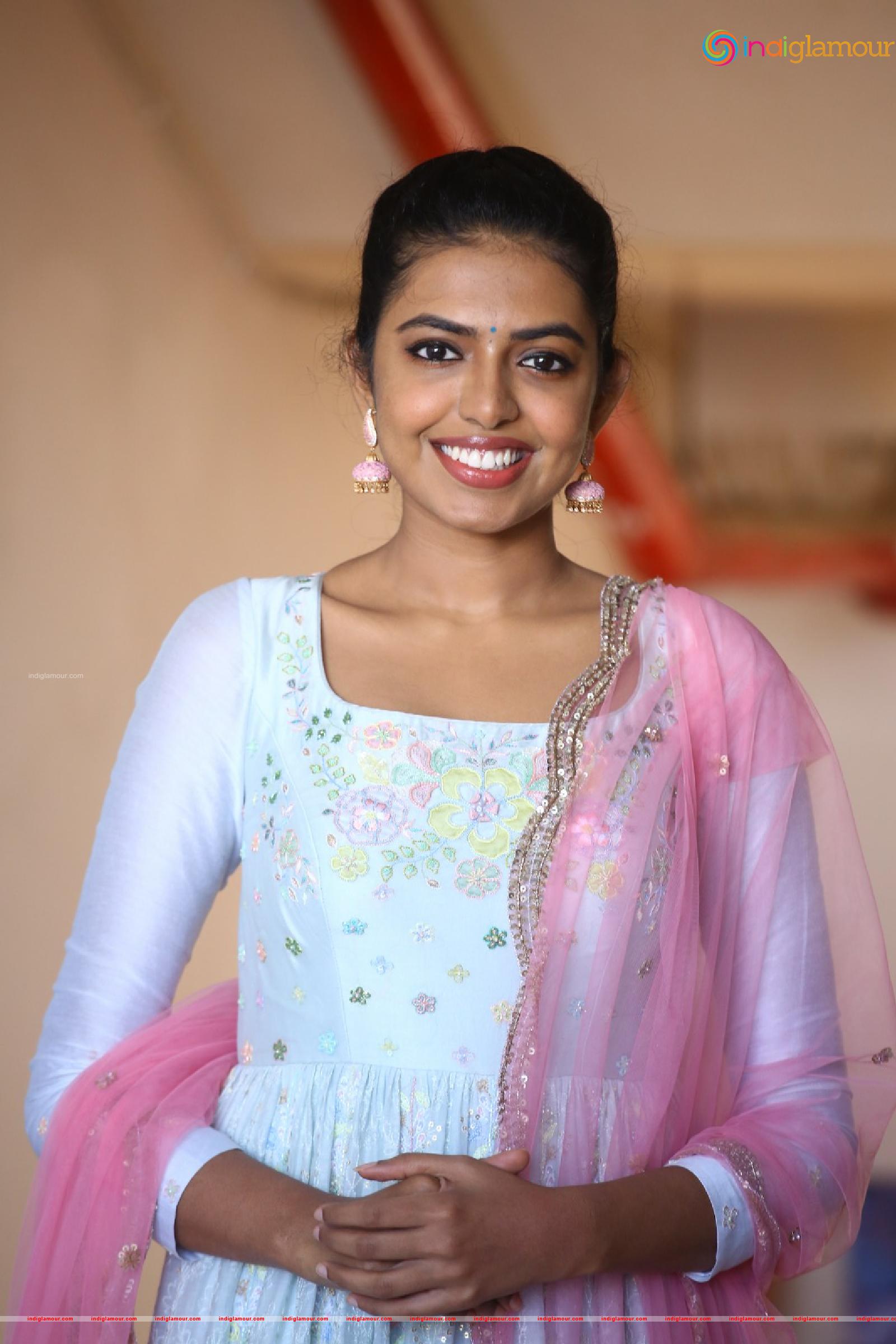 Shivani Rajasekhar Actress hd photo