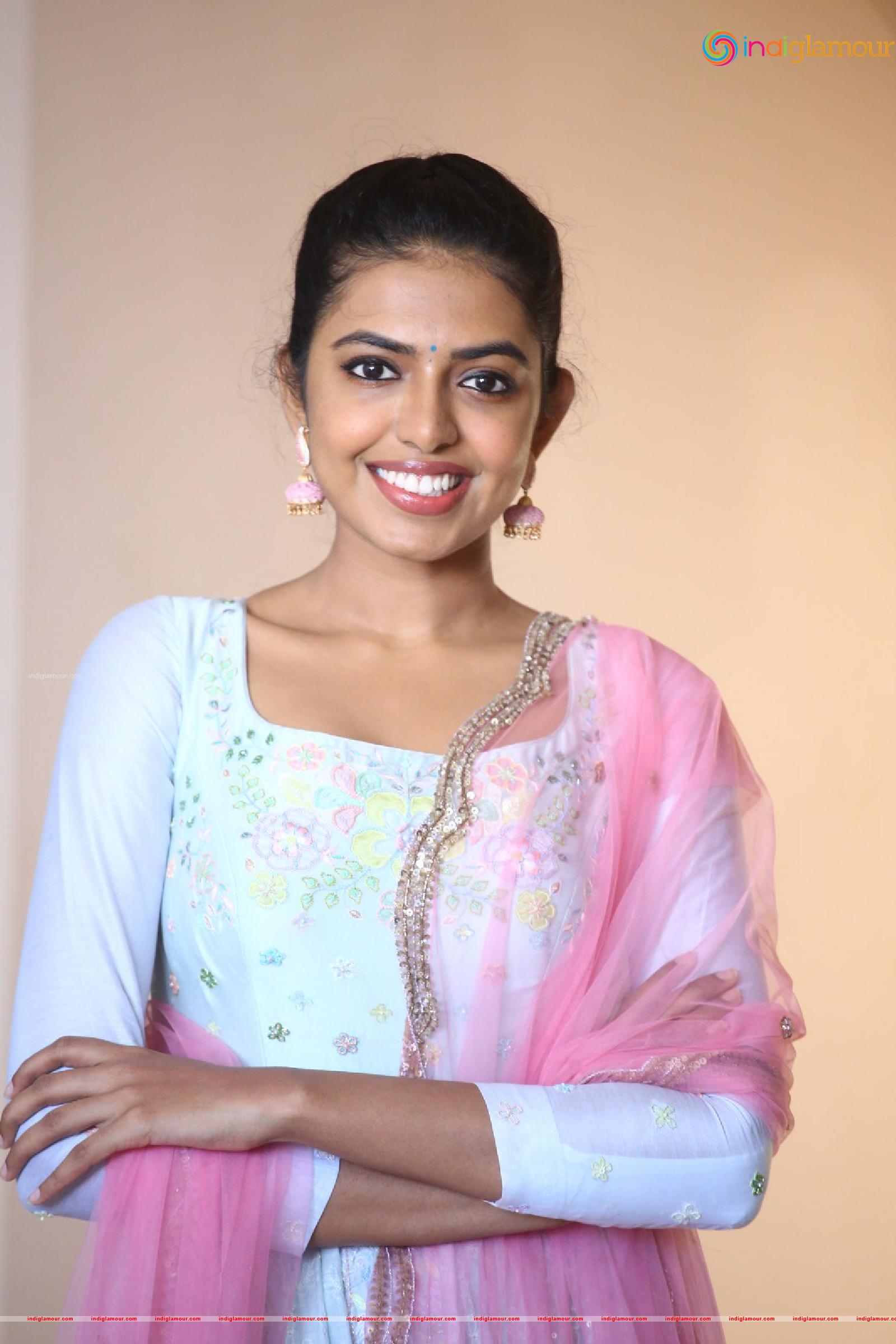 Shivani Rajasekhar Actress hd photo