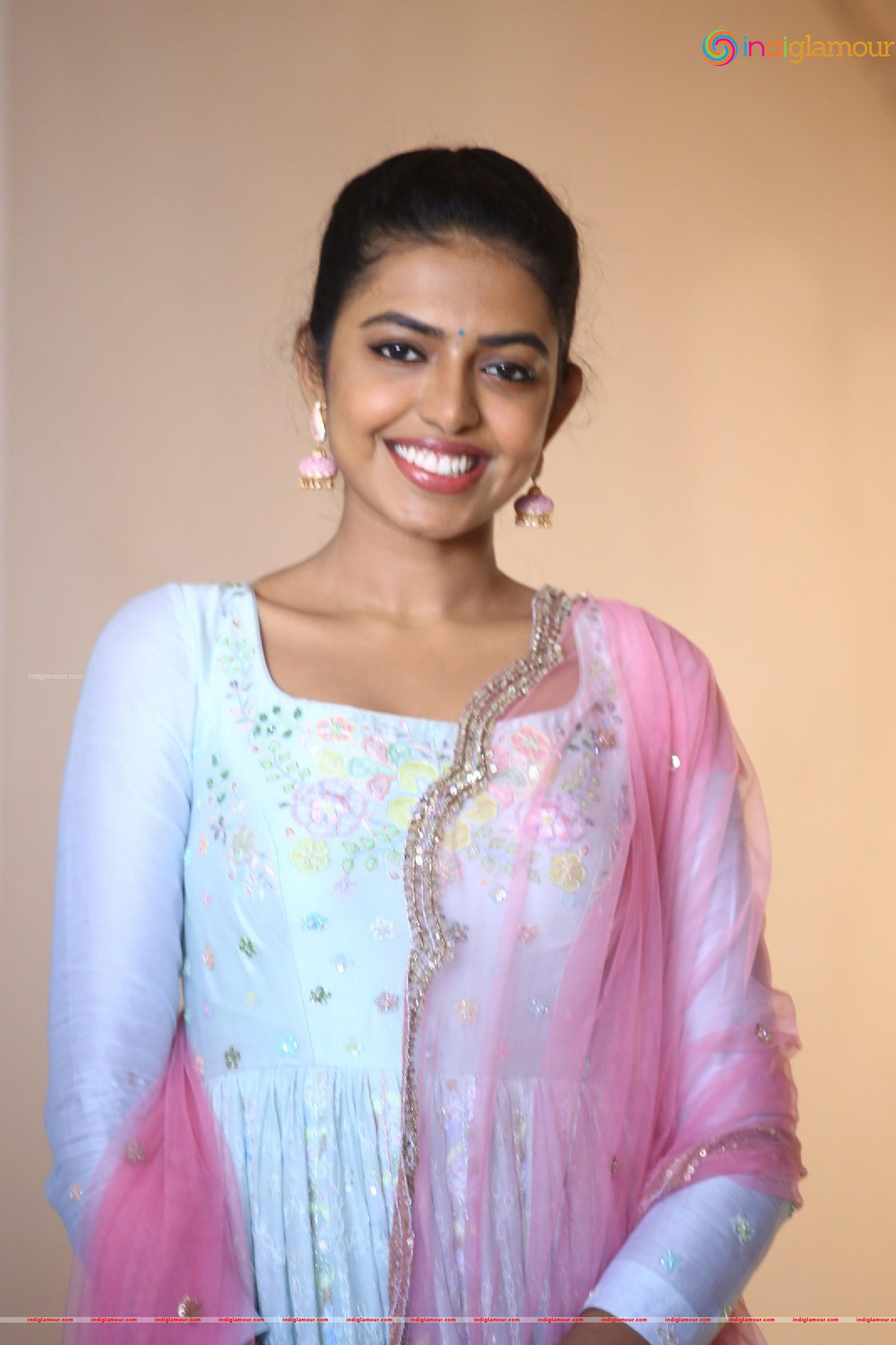 Shivani Rajasekhar Actress hd photo