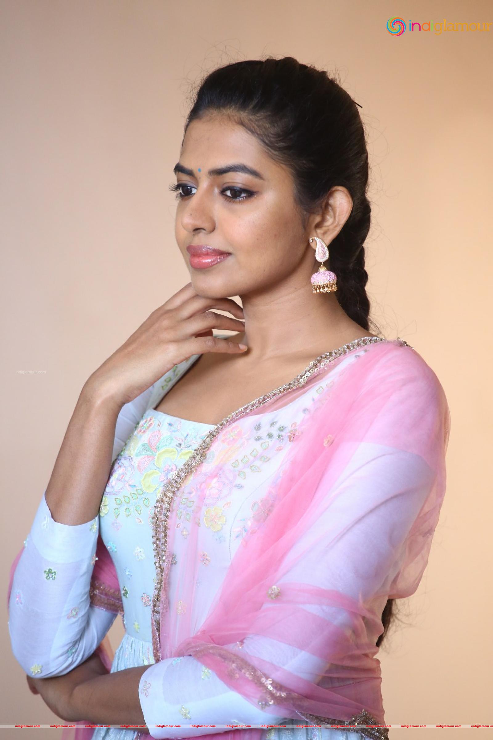 Shivani Rajasekhar Actress hd photo