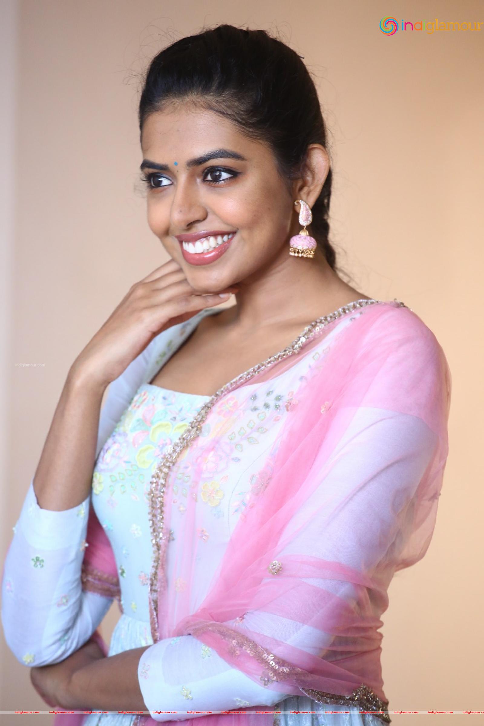 Shivani Rajasekhar Actress hd photo