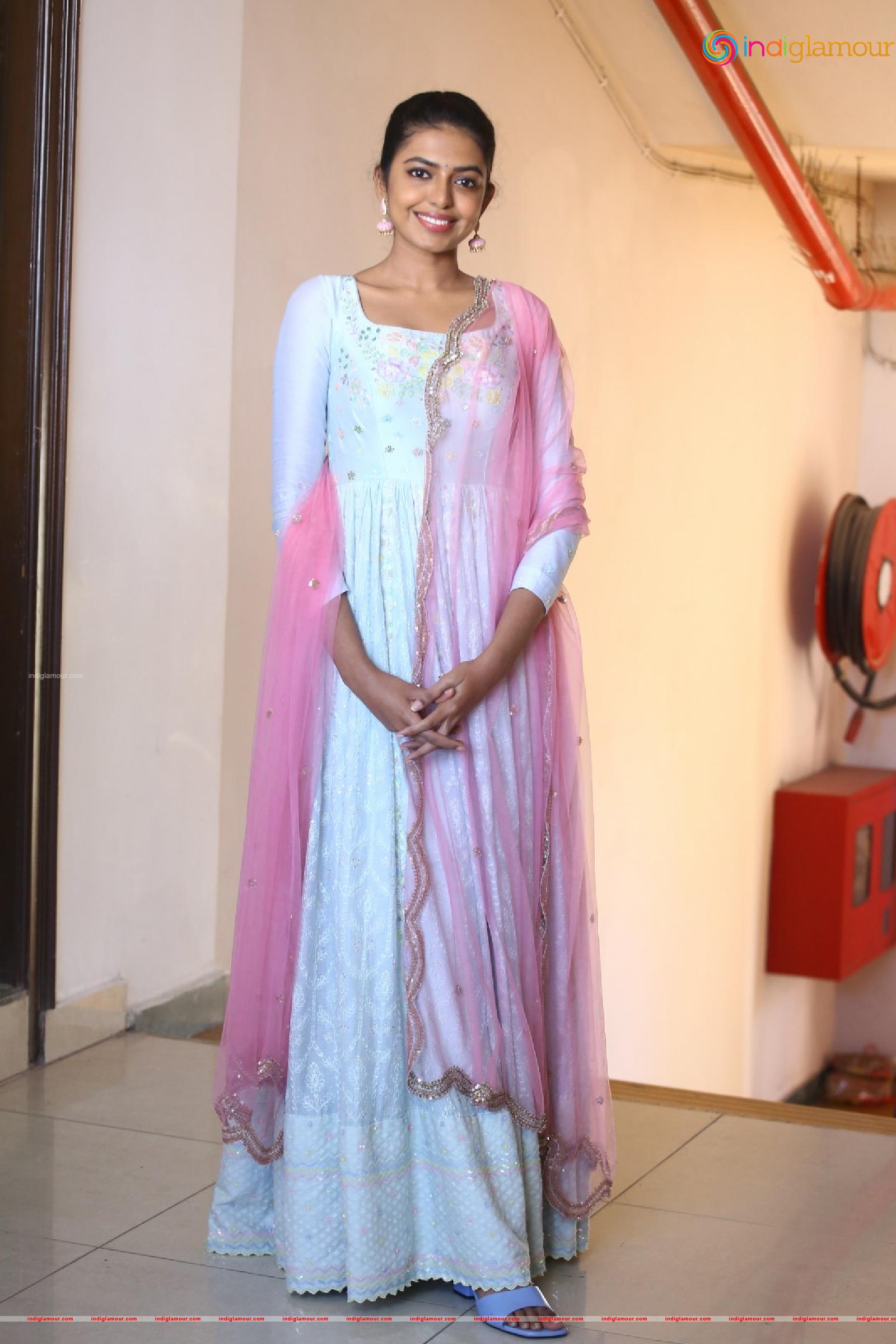 Shivani Rajasekhar Actress hd photo