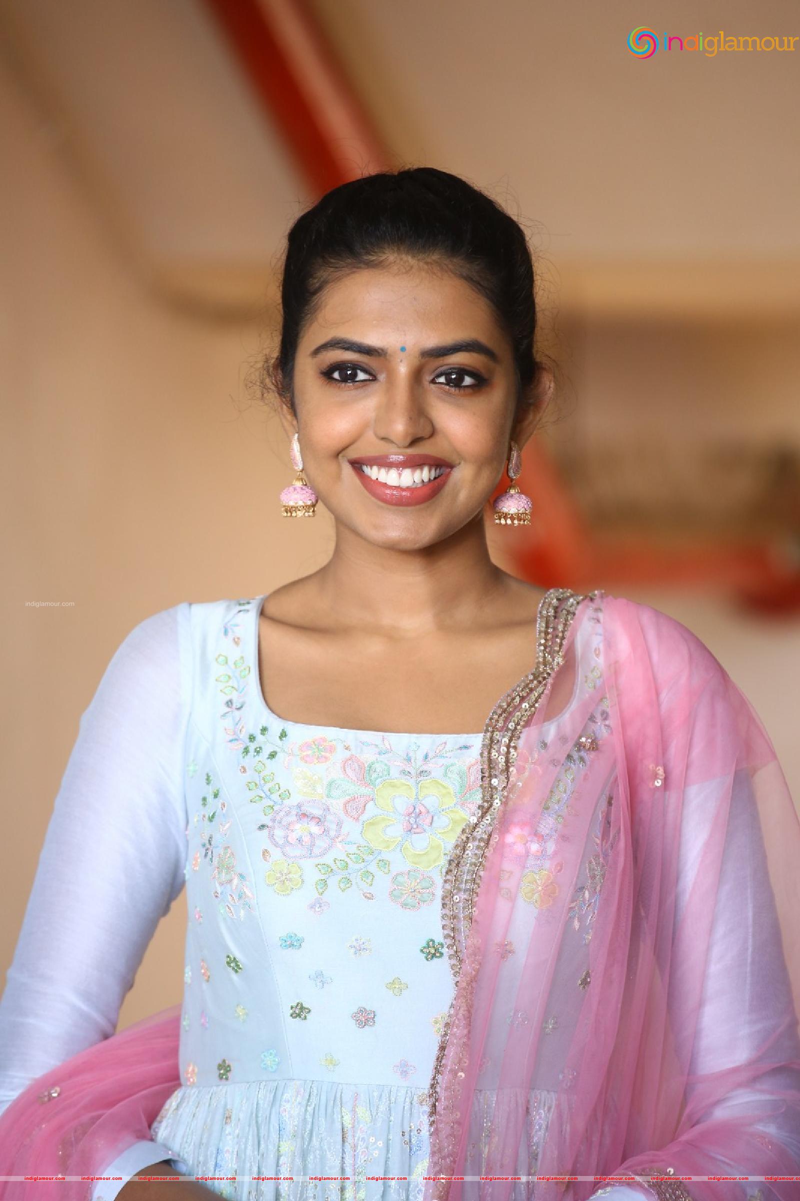 Shivani Rajasekhar Actress hd photo