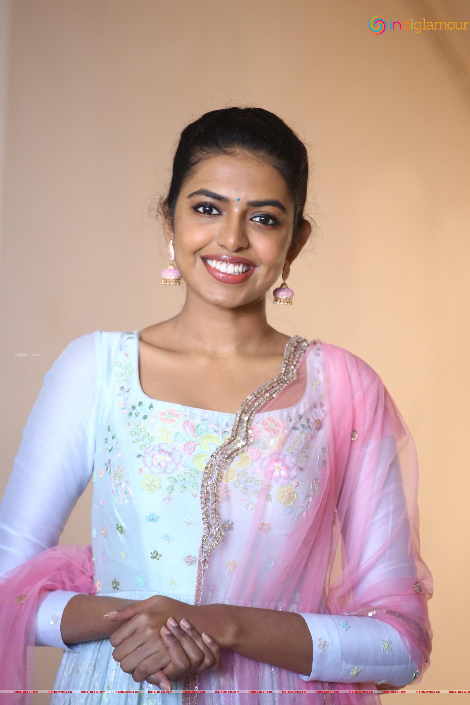 Shivani Rajasekhar Actress hd photo