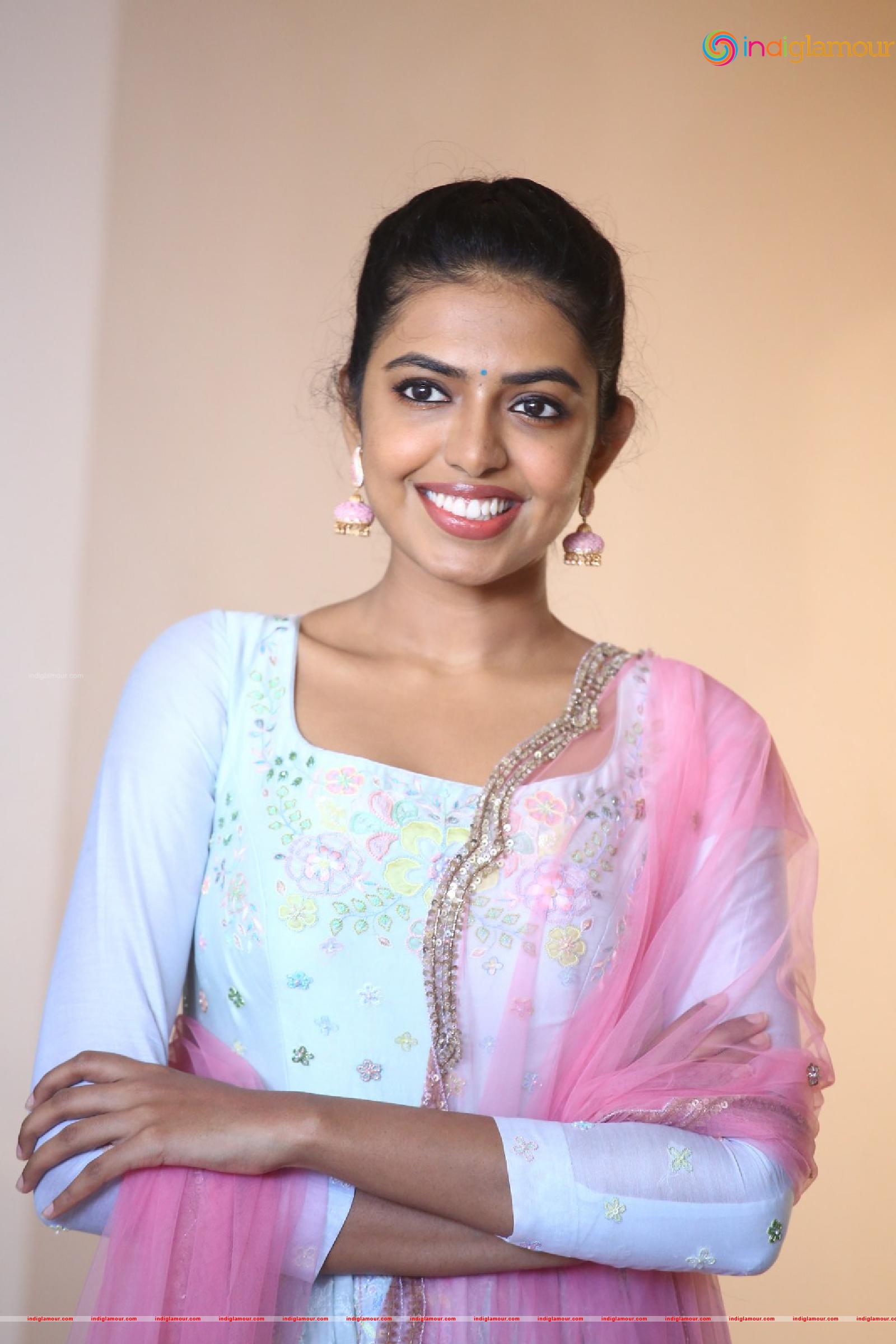 Shivani Rajasekhar Actress hd photo