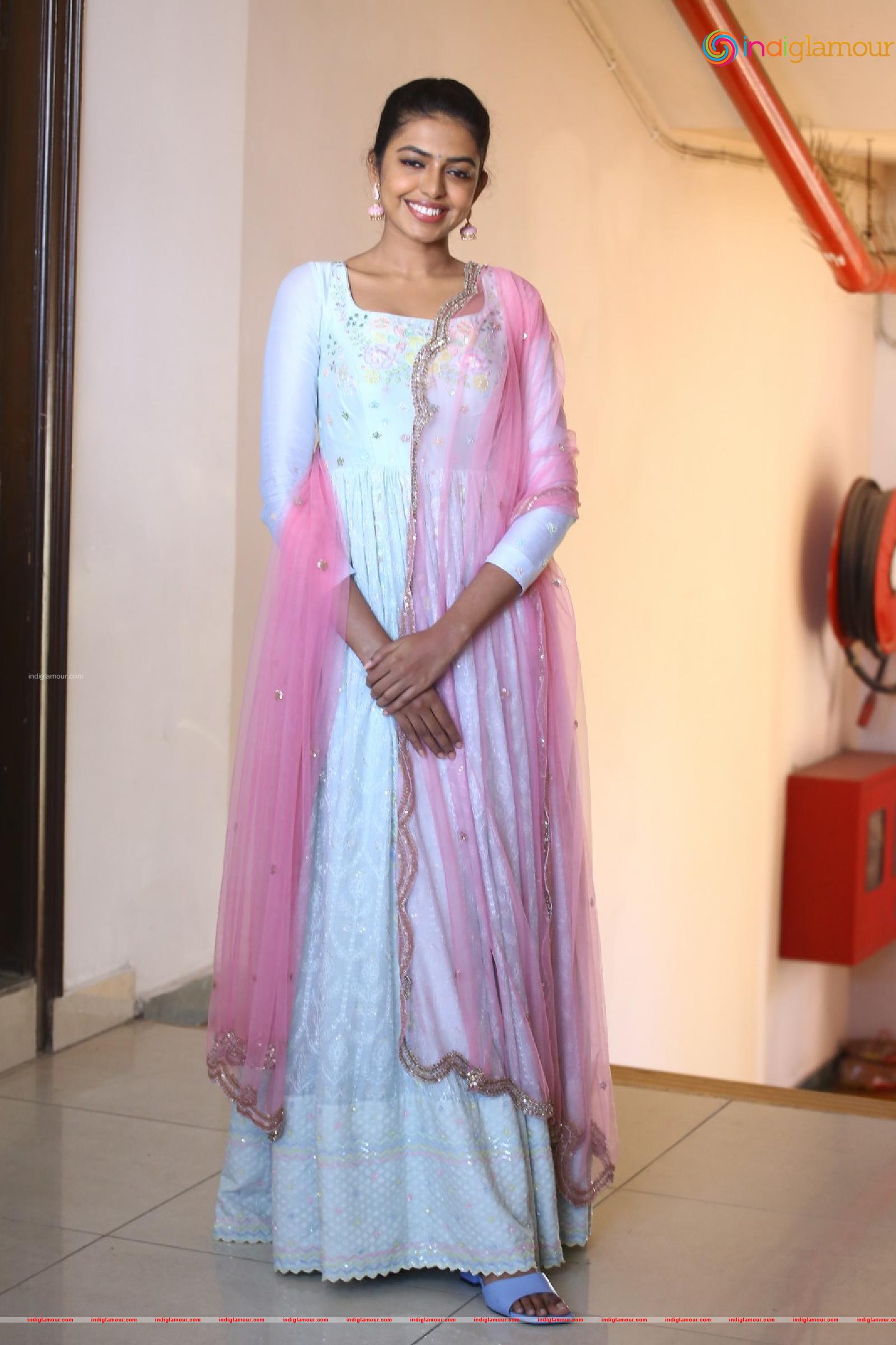 Shivani Rajasekhar Actress hd photo
