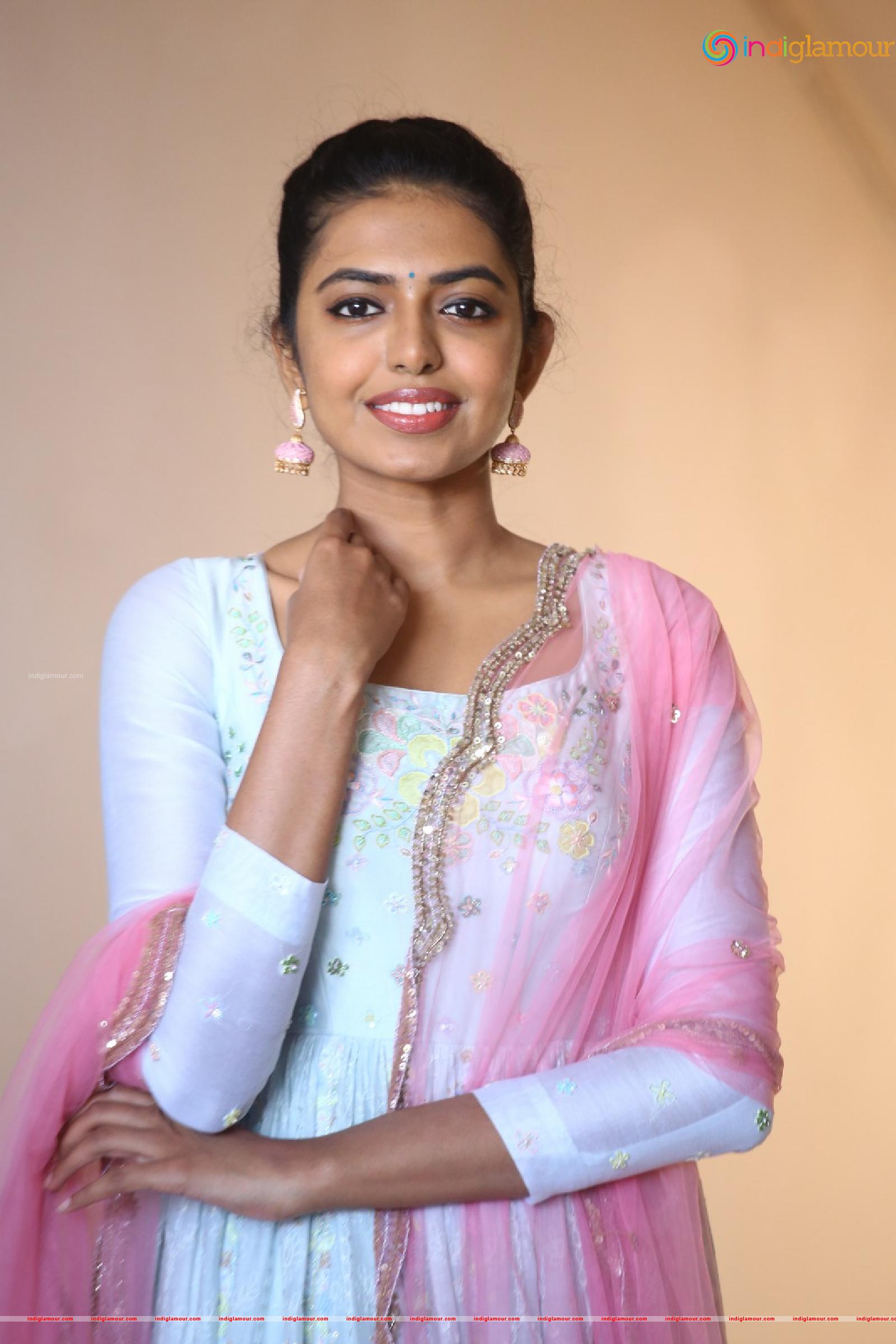 Shivani Rajasekhar Actress hd photo