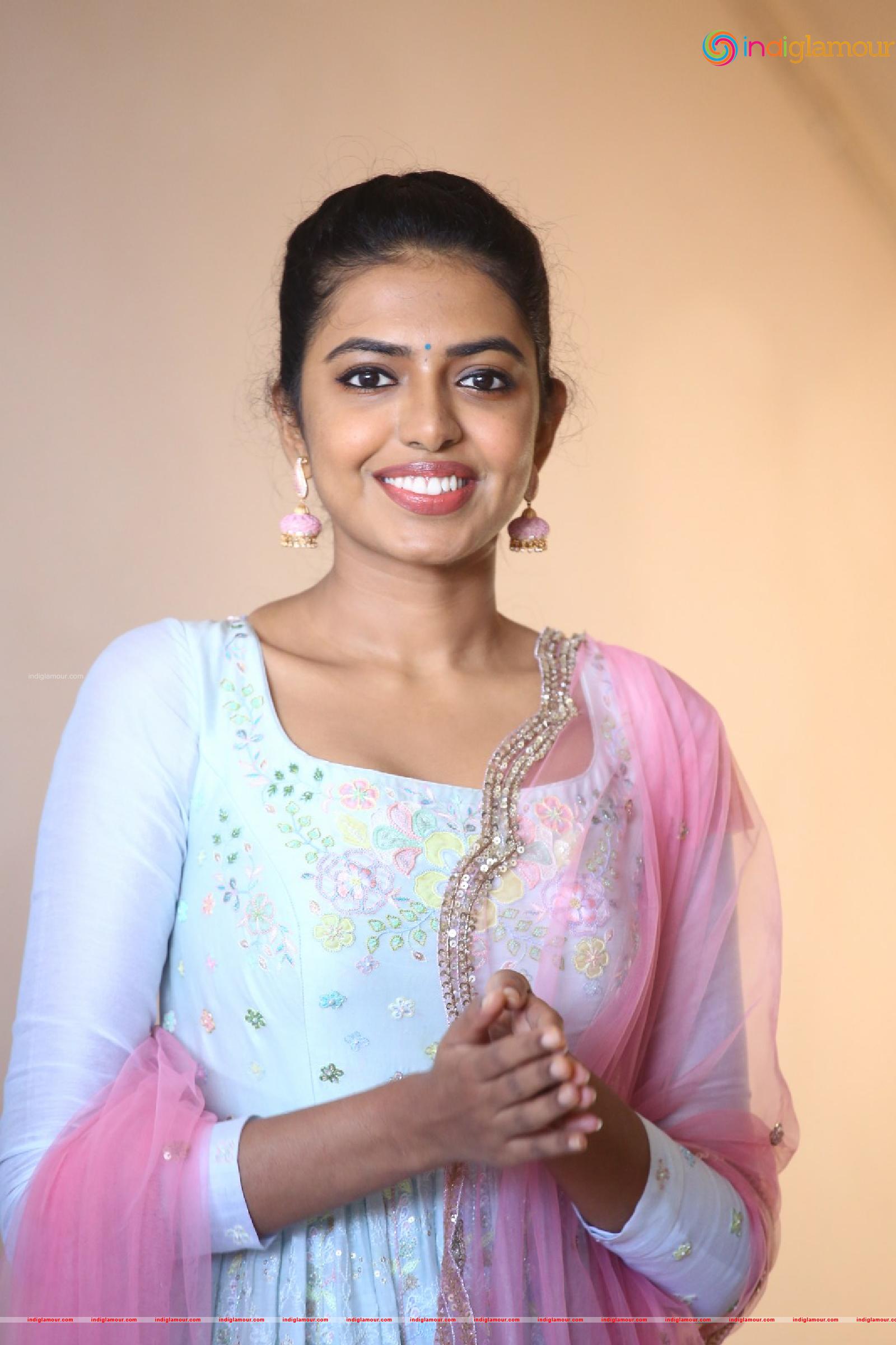 Shivani Rajasekhar Actress hd photo