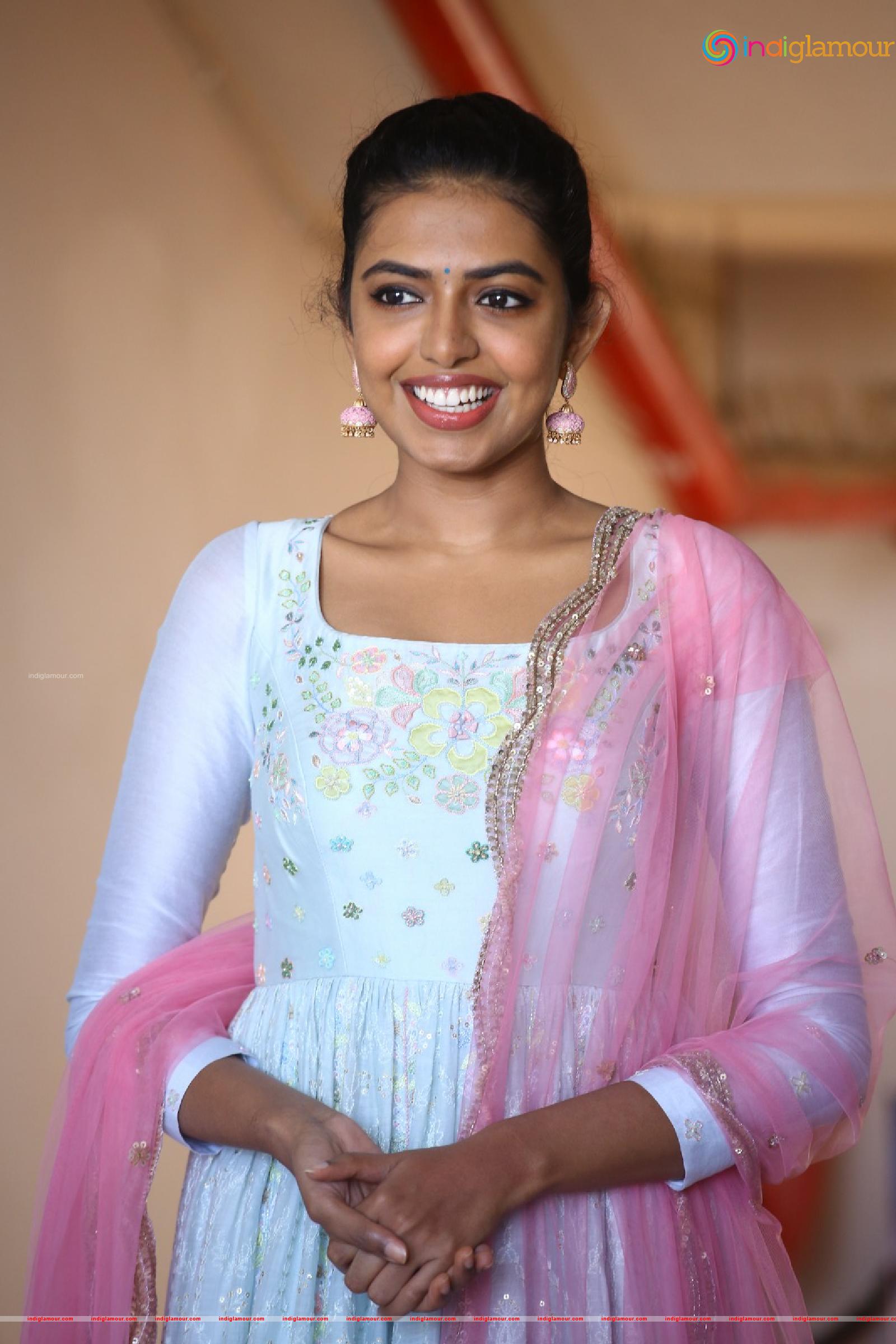 Shivani Rajasekhar Actress hd photo