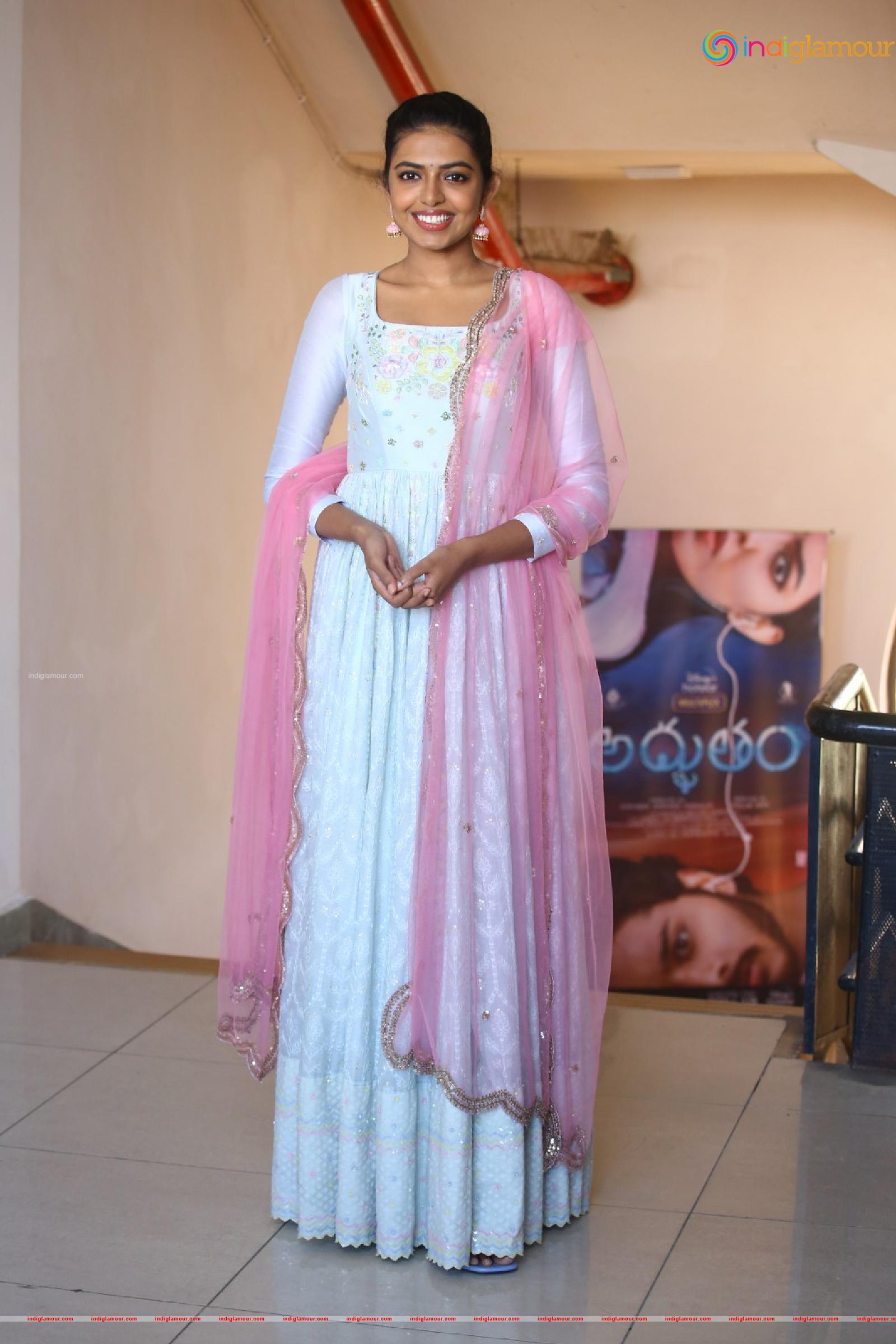 Shivani Rajasekhar Actress hd photo