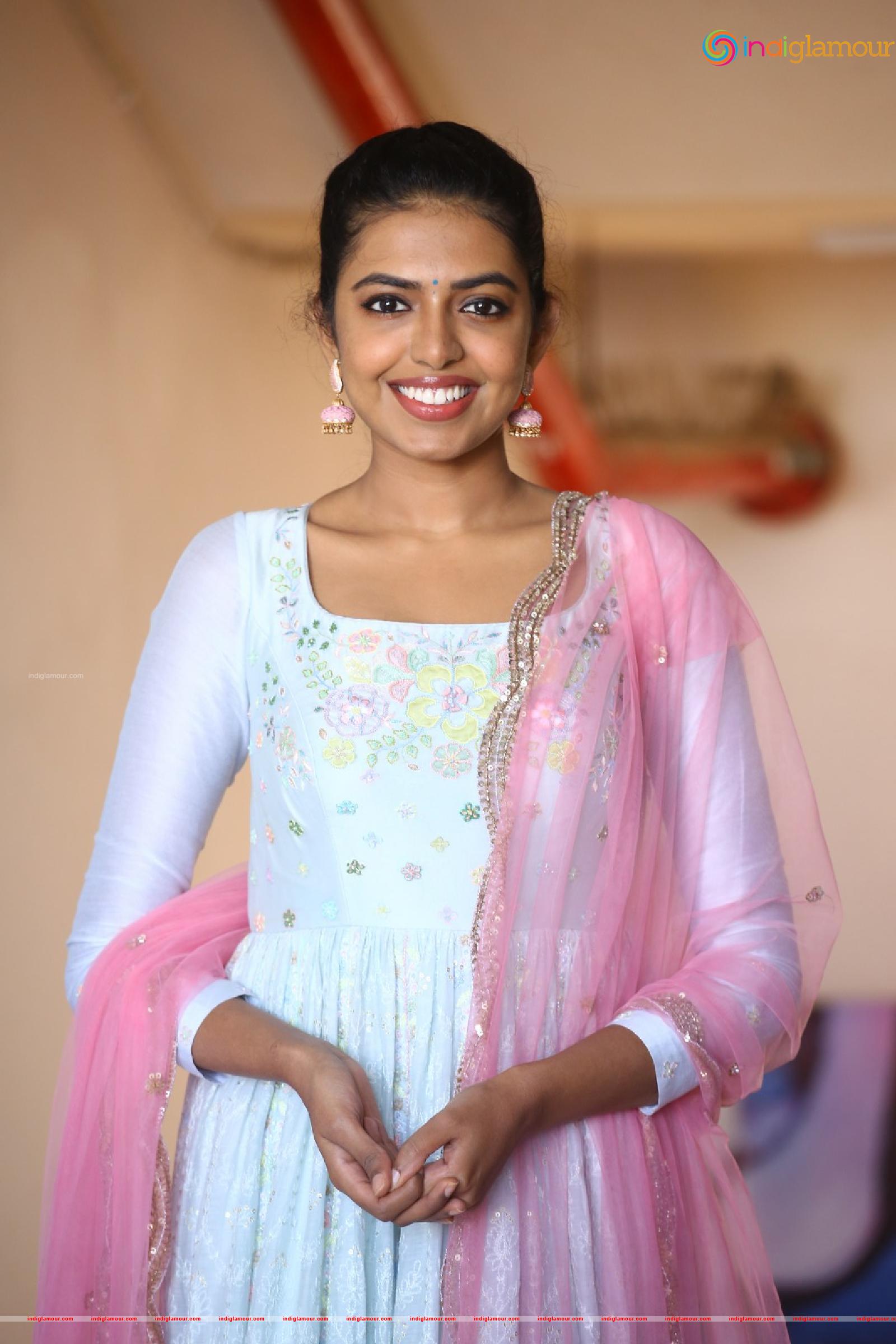 Shivani Rajasekhar Actress hd photo