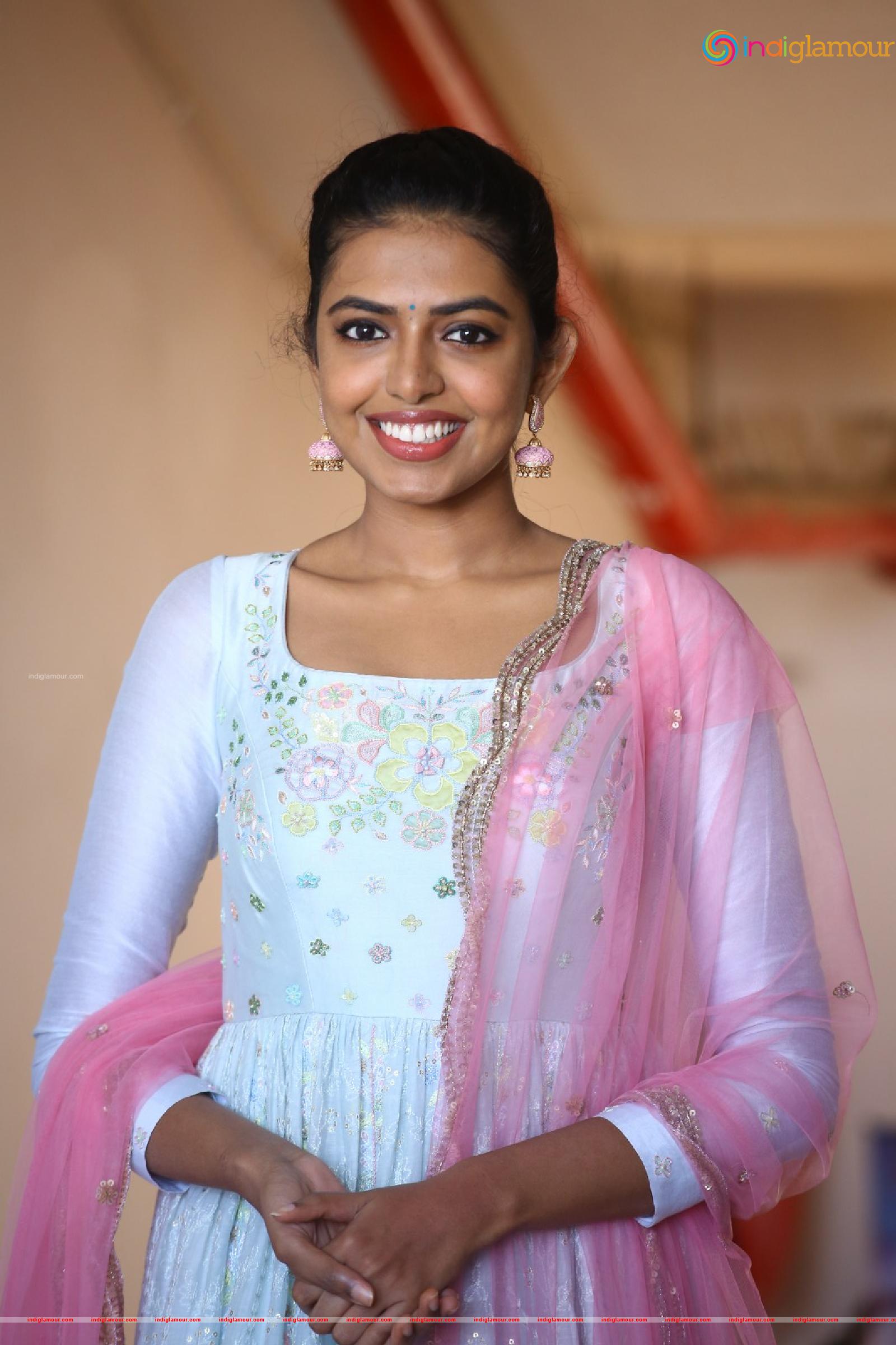 Shivani Rajasekhar Actress hd photo