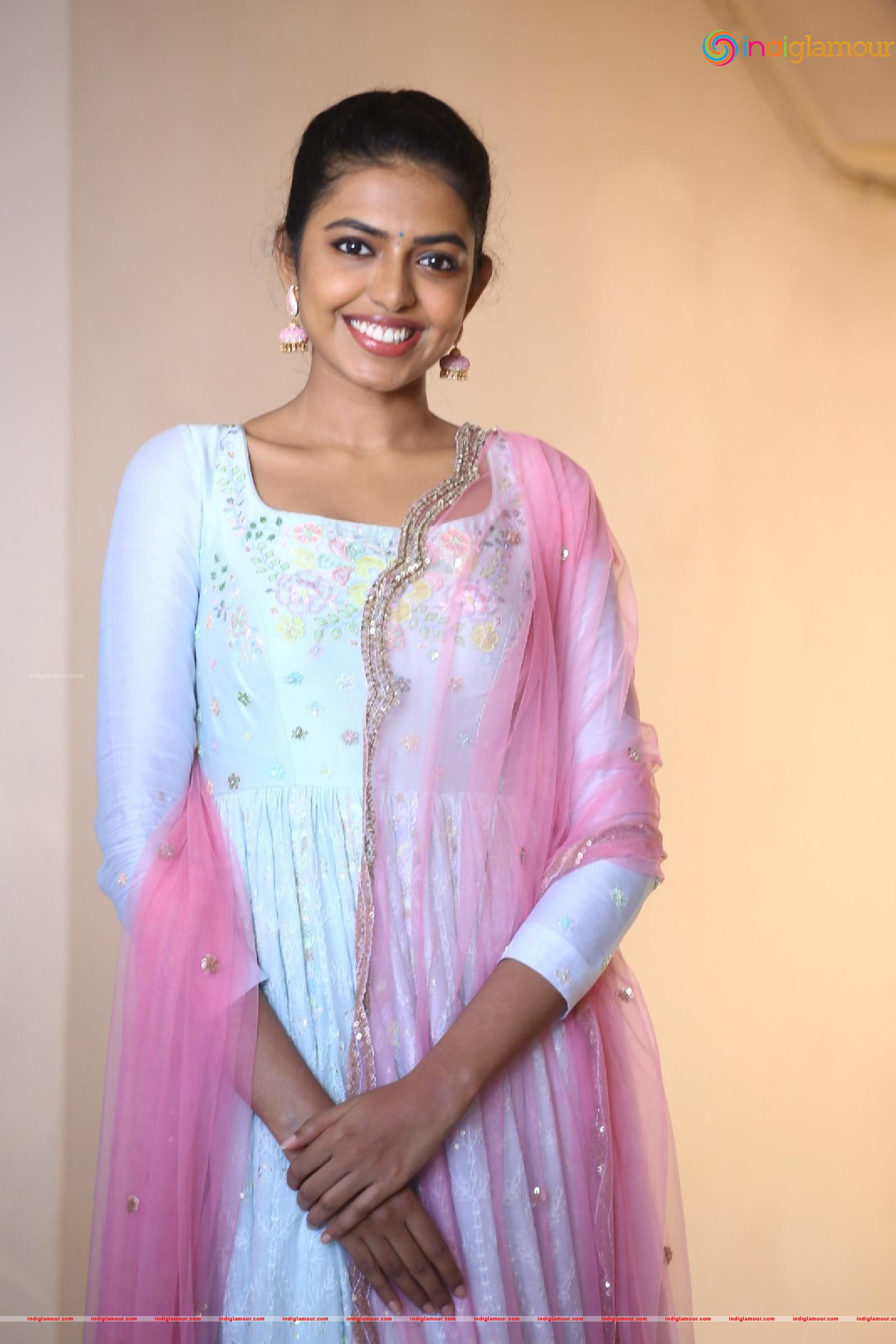 Shivani Rajasekhar Actress hd photo