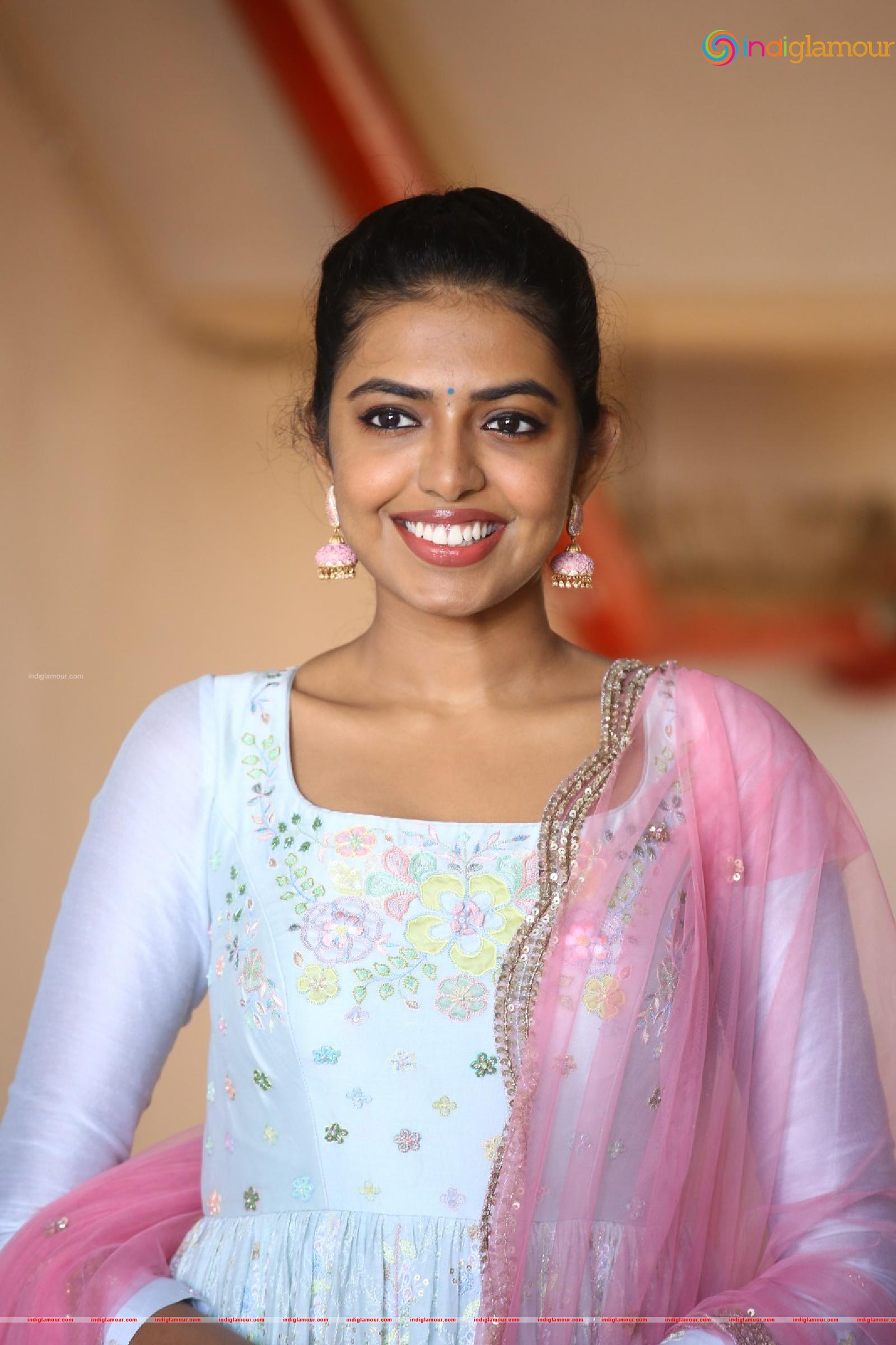 Shivani Rajasekhar Actress hd photo